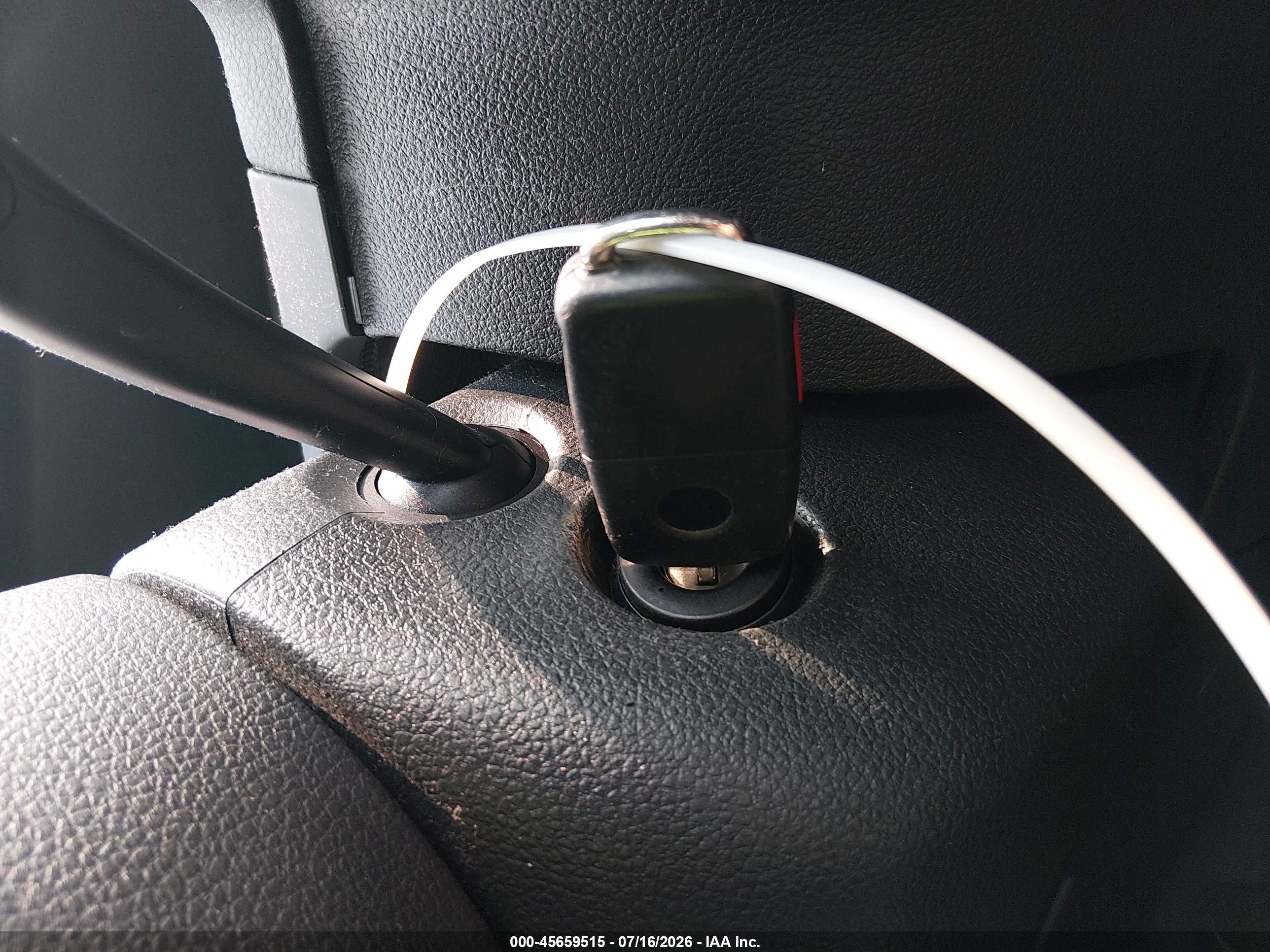 2013 Volkswagen Tiguan S White vin: WVGAV3AX4DW592729