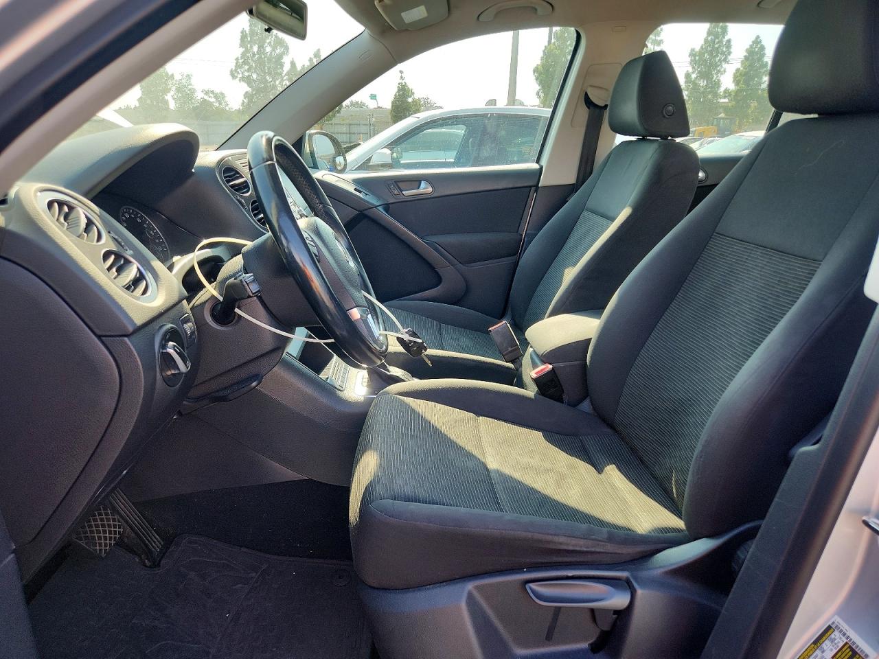 2013 Volkswagen Tiguan S Серебряный vin: WVGAV3AX4DW606578