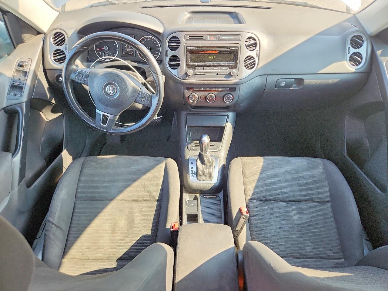 2013 Volkswagen Tiguan S Серебряный vin: WVGAV3AX4DW606578