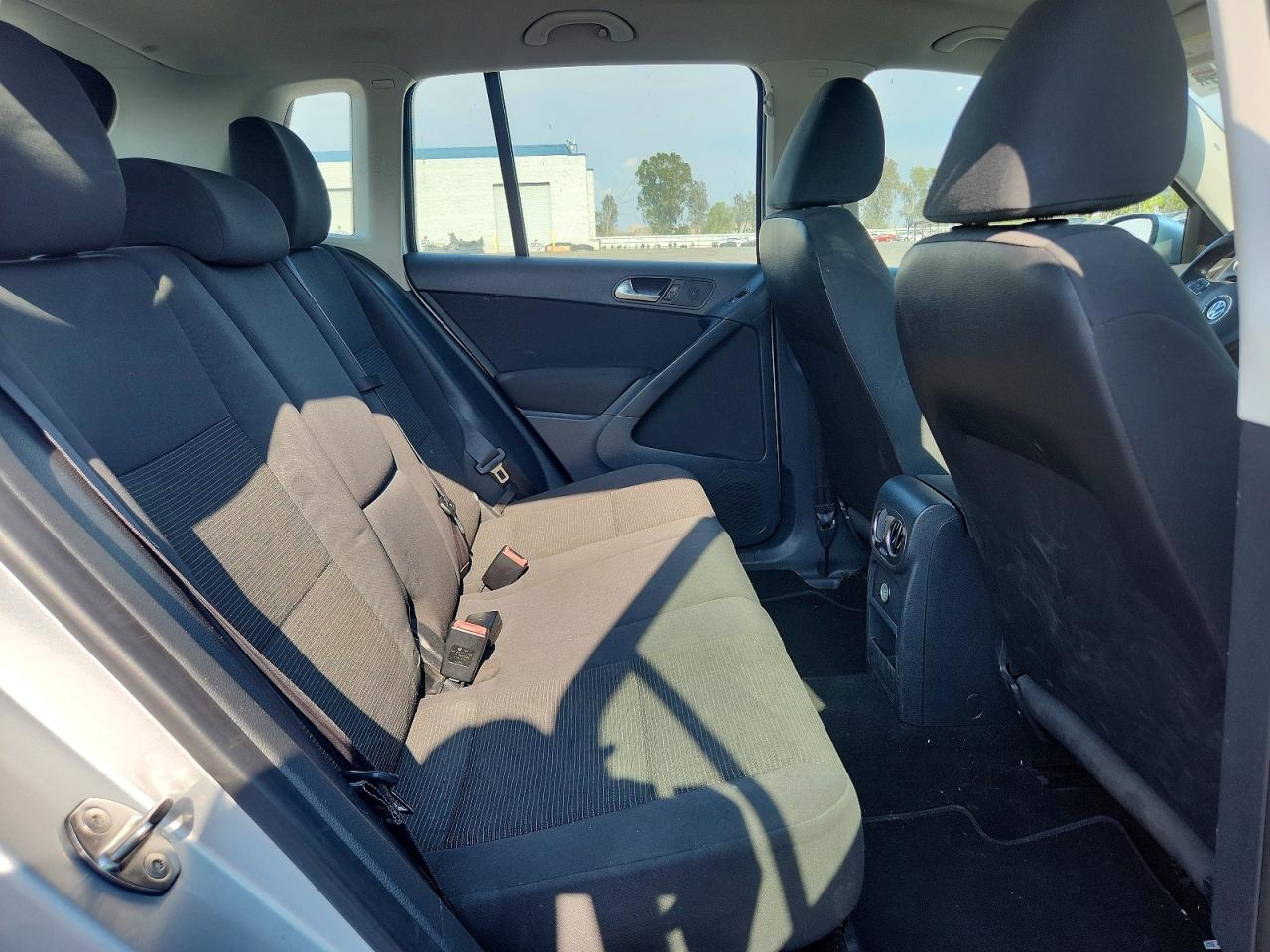 2013 Volkswagen Tiguan S Серебряный vin: WVGAV3AX4DW606578