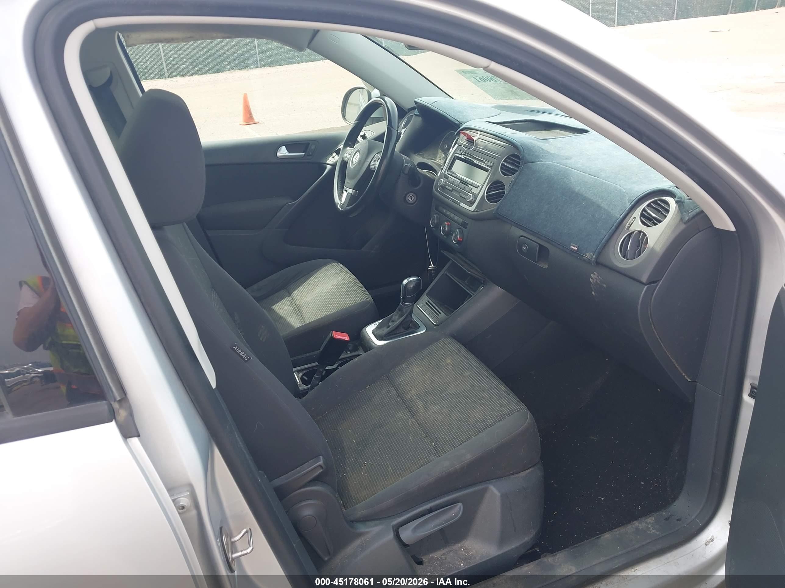 2013 Volkswagen Tiguan S Silver vin: WVGAV3AX4DW609626