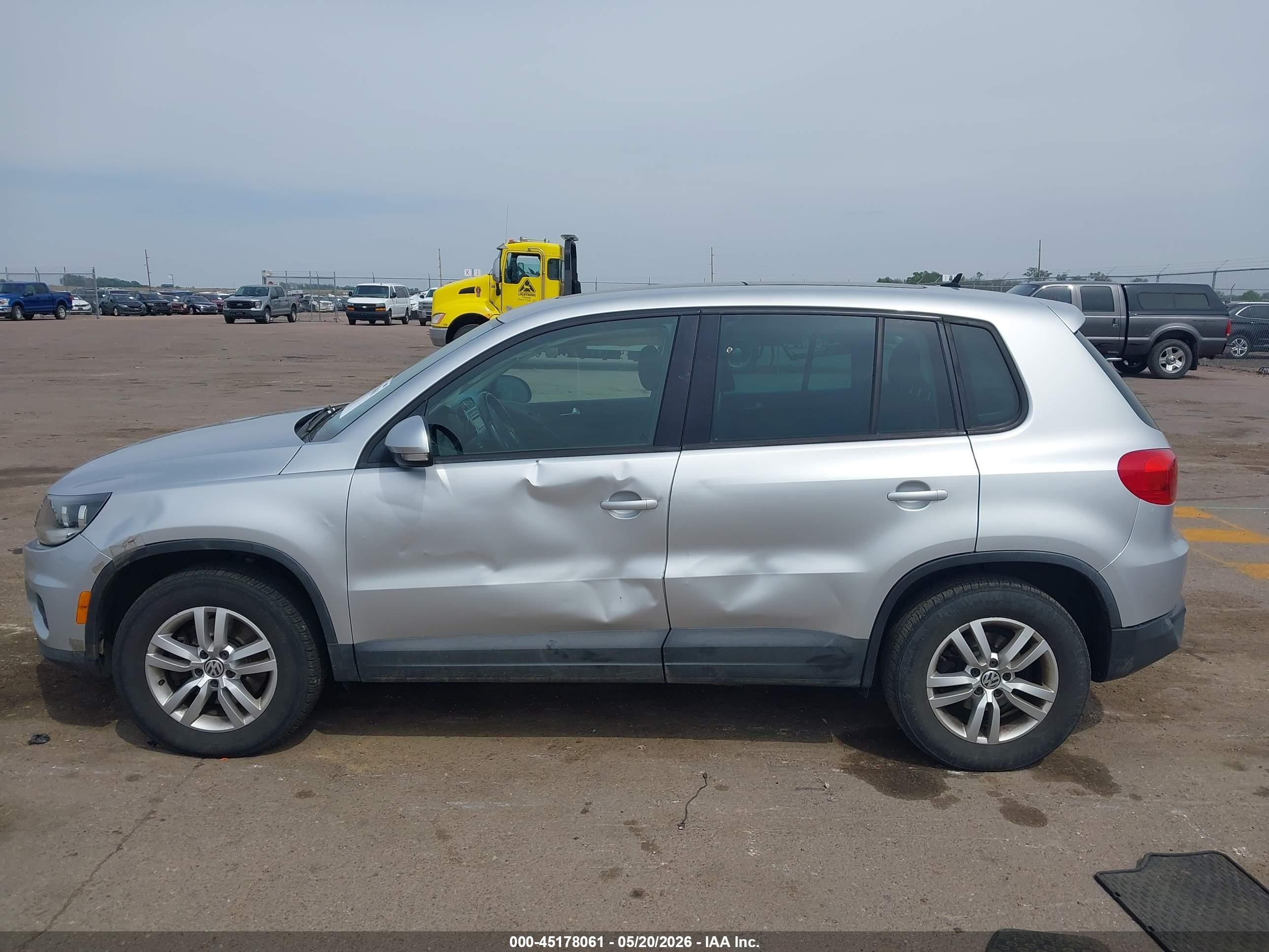 2013 Volkswagen Tiguan S Silver vin: WVGAV3AX4DW609626