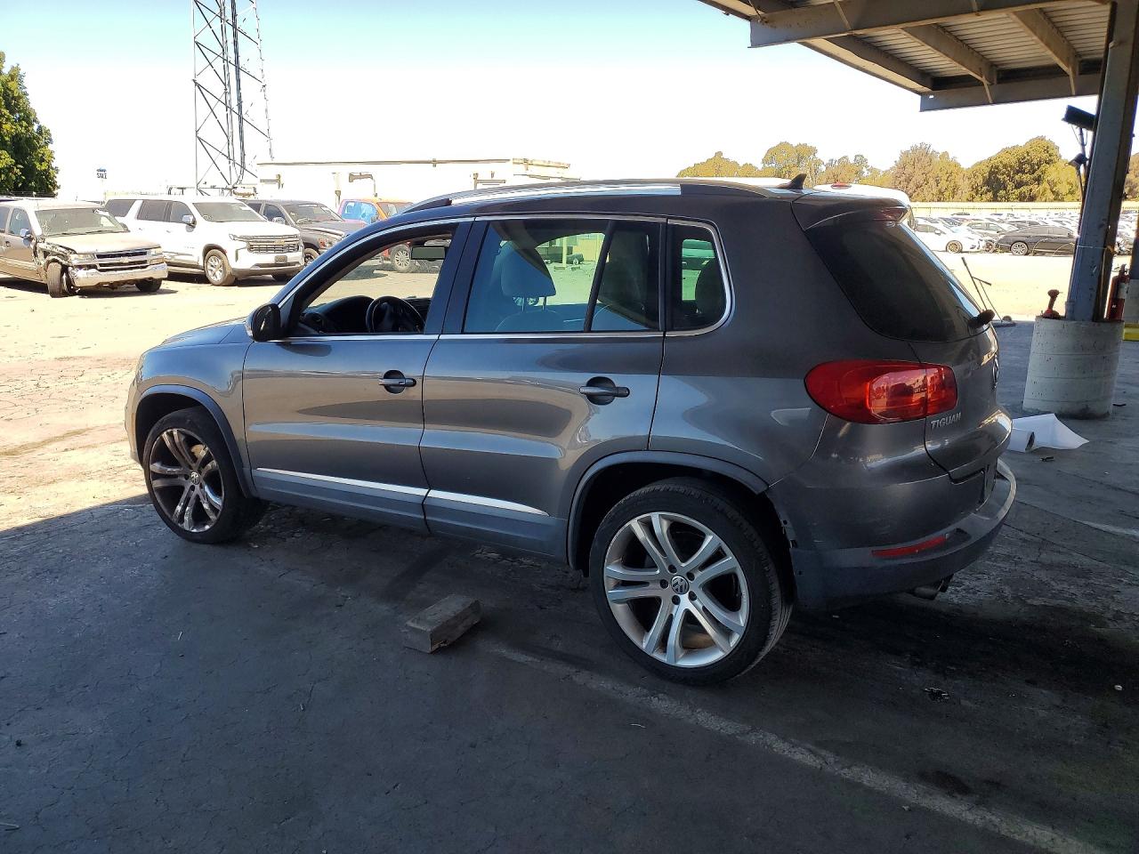 2013 Volkswagen Tiguan S Серый vin: WVGAV3AX4DW616558