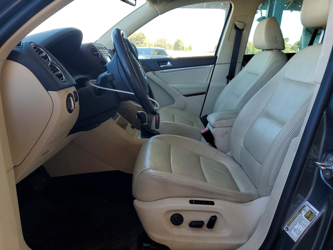 2013 Volkswagen Tiguan S Серый vin: WVGAV3AX4DW616558
