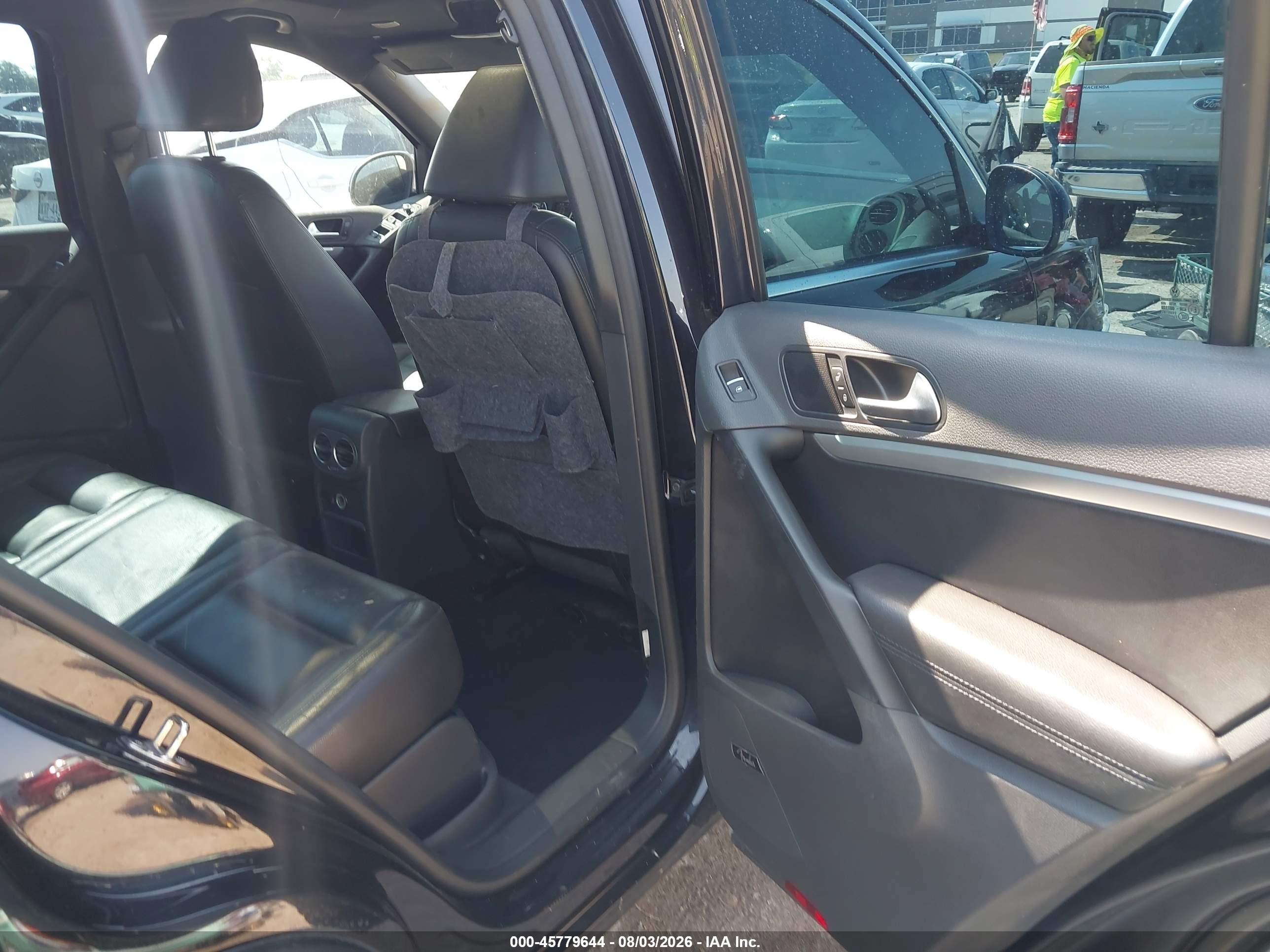 2014 Volkswagen Tiguan R-line Black vin: WVGAV3AX4EW054551