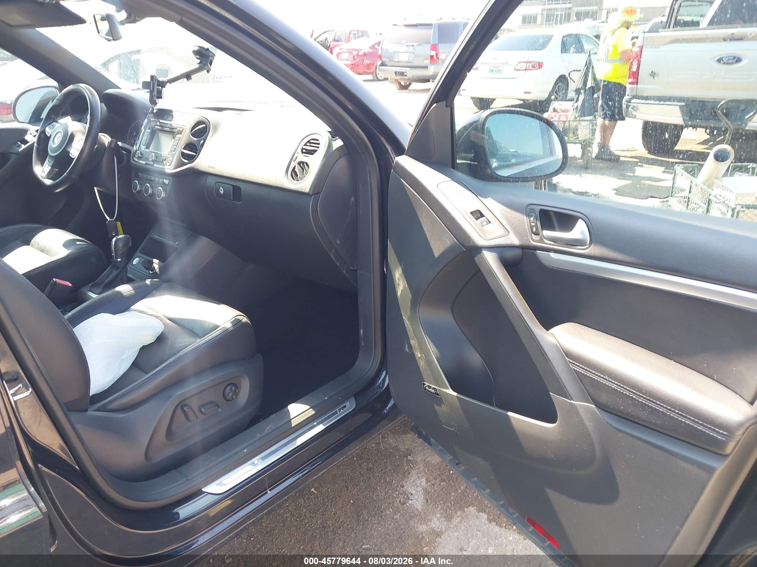 2014 Volkswagen Tiguan R-line Black vin: WVGAV3AX4EW054551