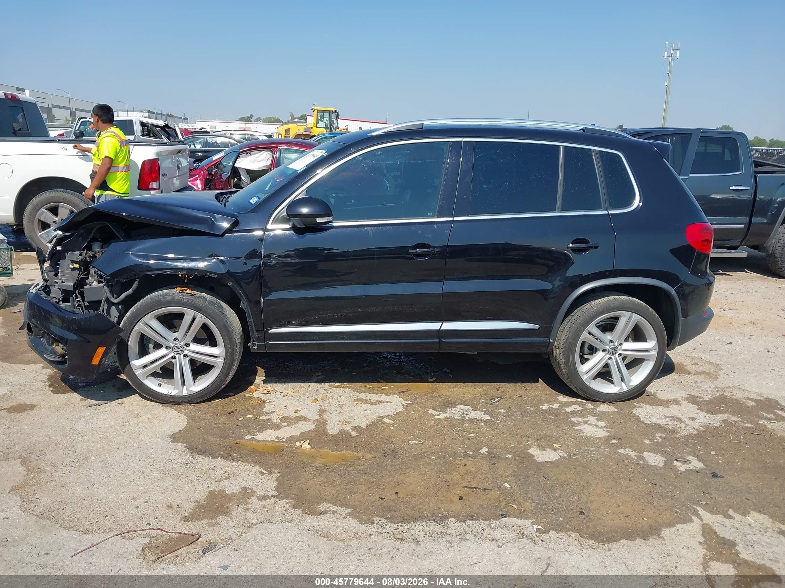 2014 Volkswagen Tiguan R-line Black vin: WVGAV3AX4EW054551
