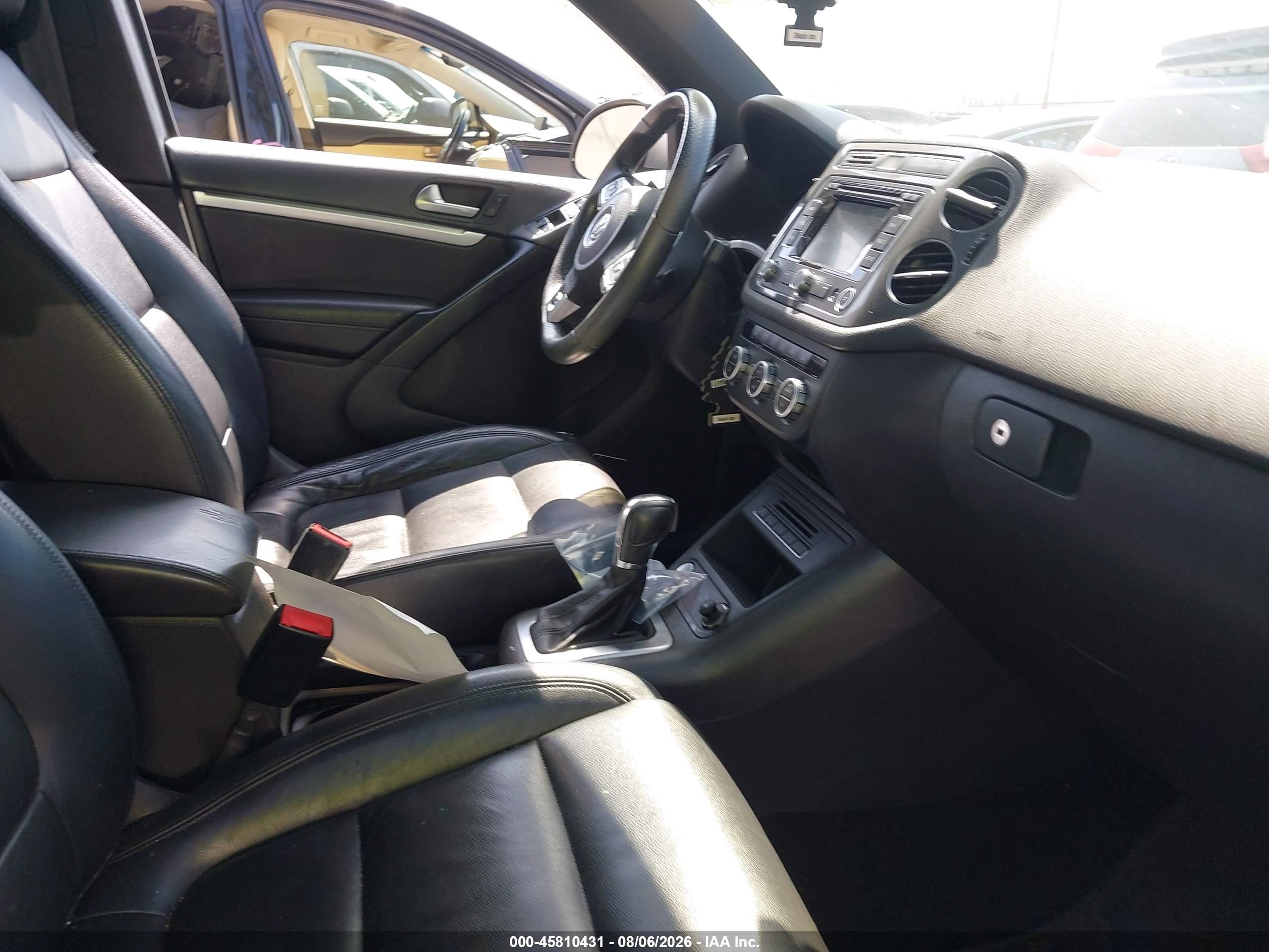 2014 Volkswagen Tiguan R-line Silver vin: WVGAV3AX4EW063895