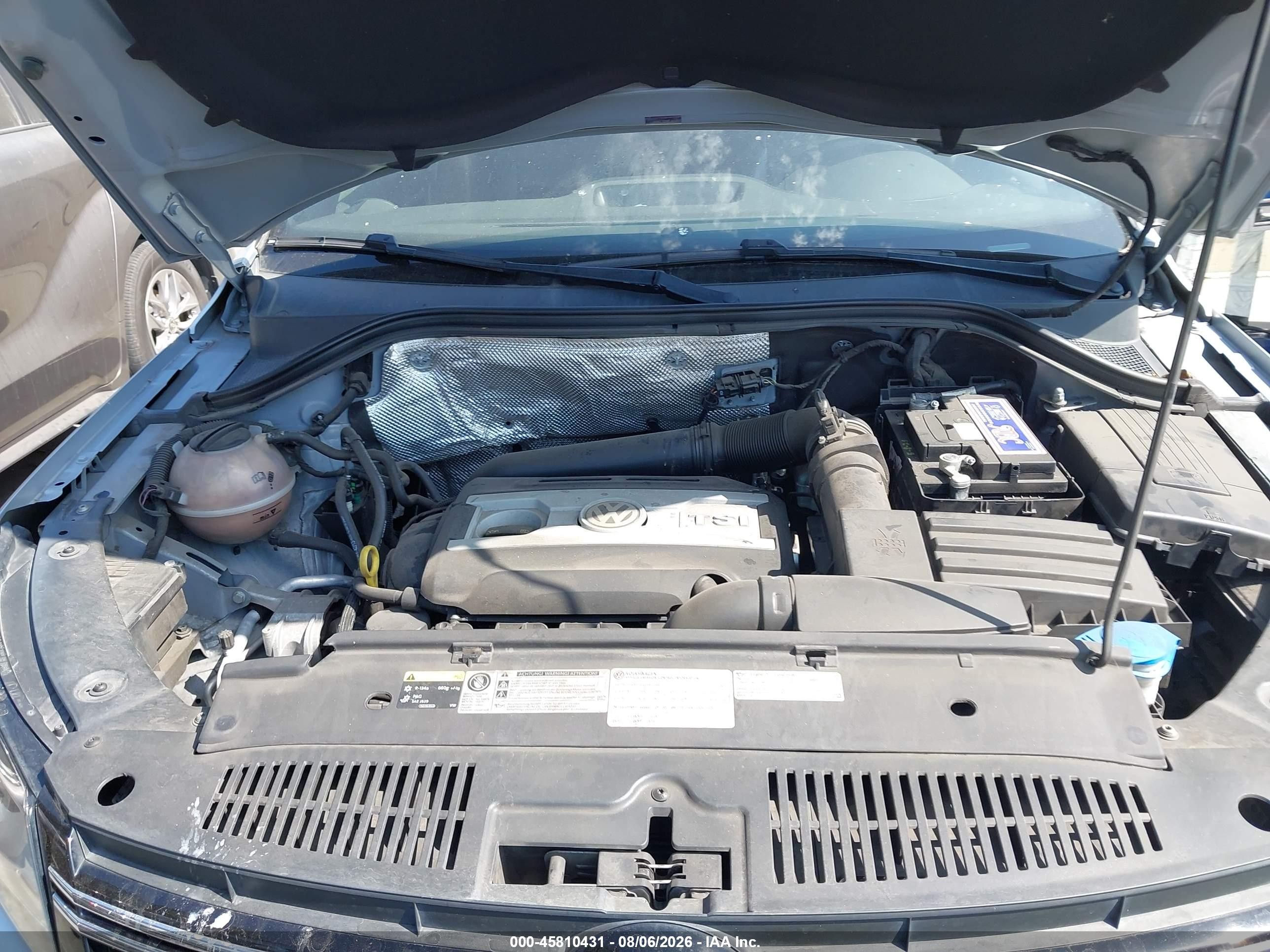 2014 Volkswagen Tiguan R-line Silver vin: WVGAV3AX4EW063895