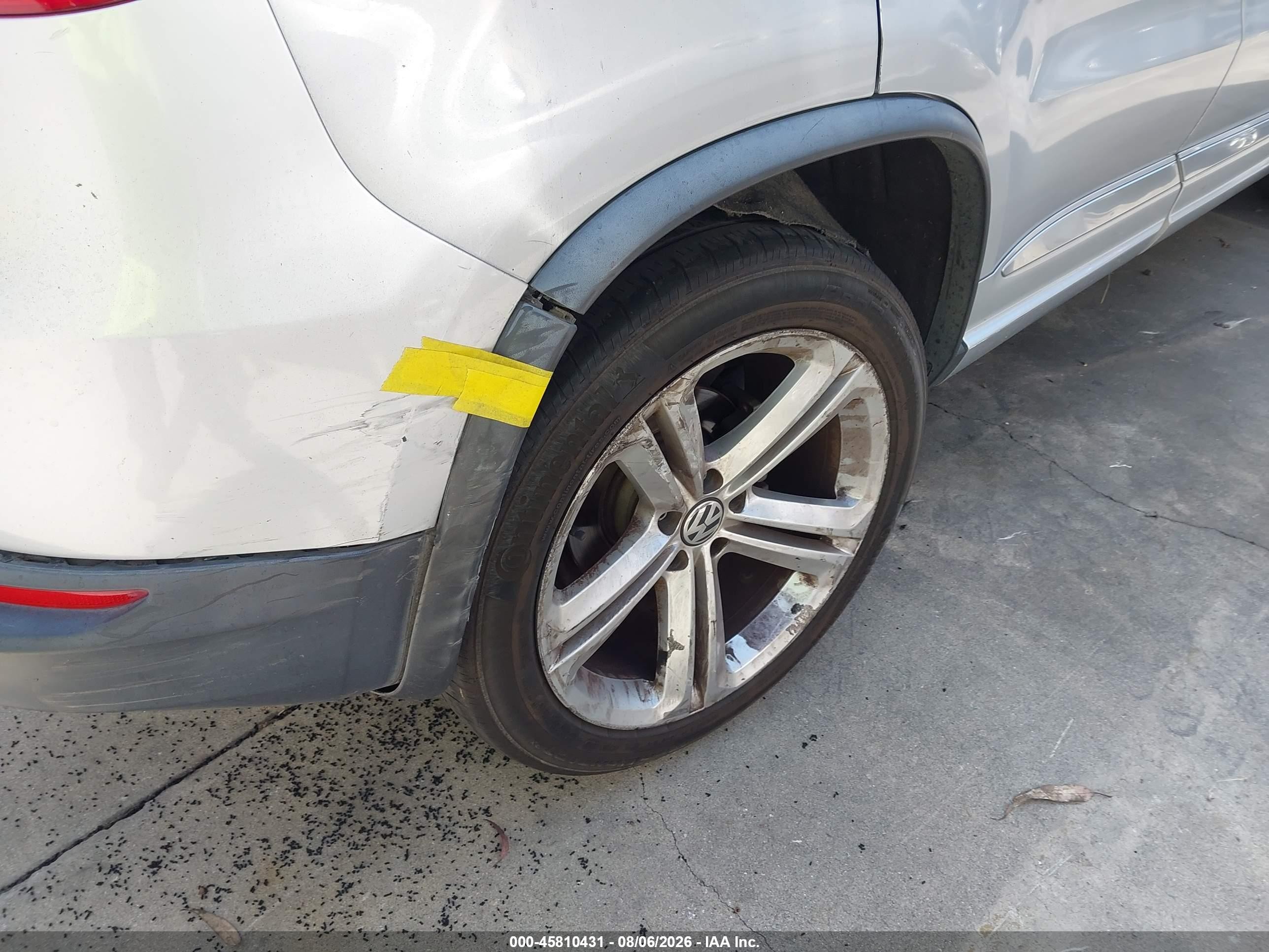 2014 Volkswagen Tiguan R-line Silver vin: WVGAV3AX4EW063895