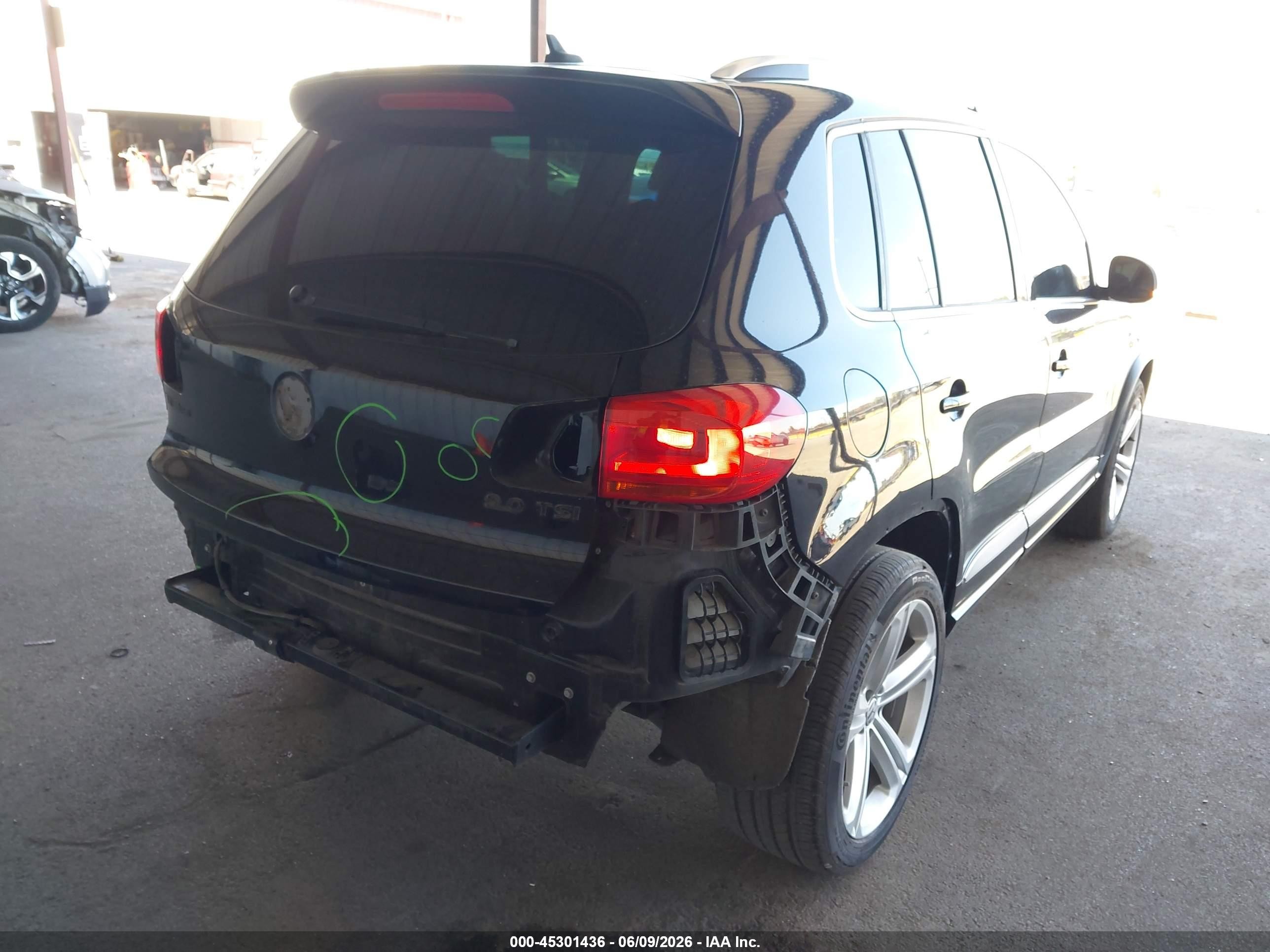 2014 Volkswagen Tiguan R-line Black vin: WVGAV3AX4EW109788