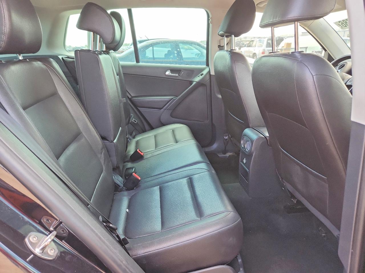 2014 Volkswagen Tiguan S Черный vin: WVGAV3AX4EW532046