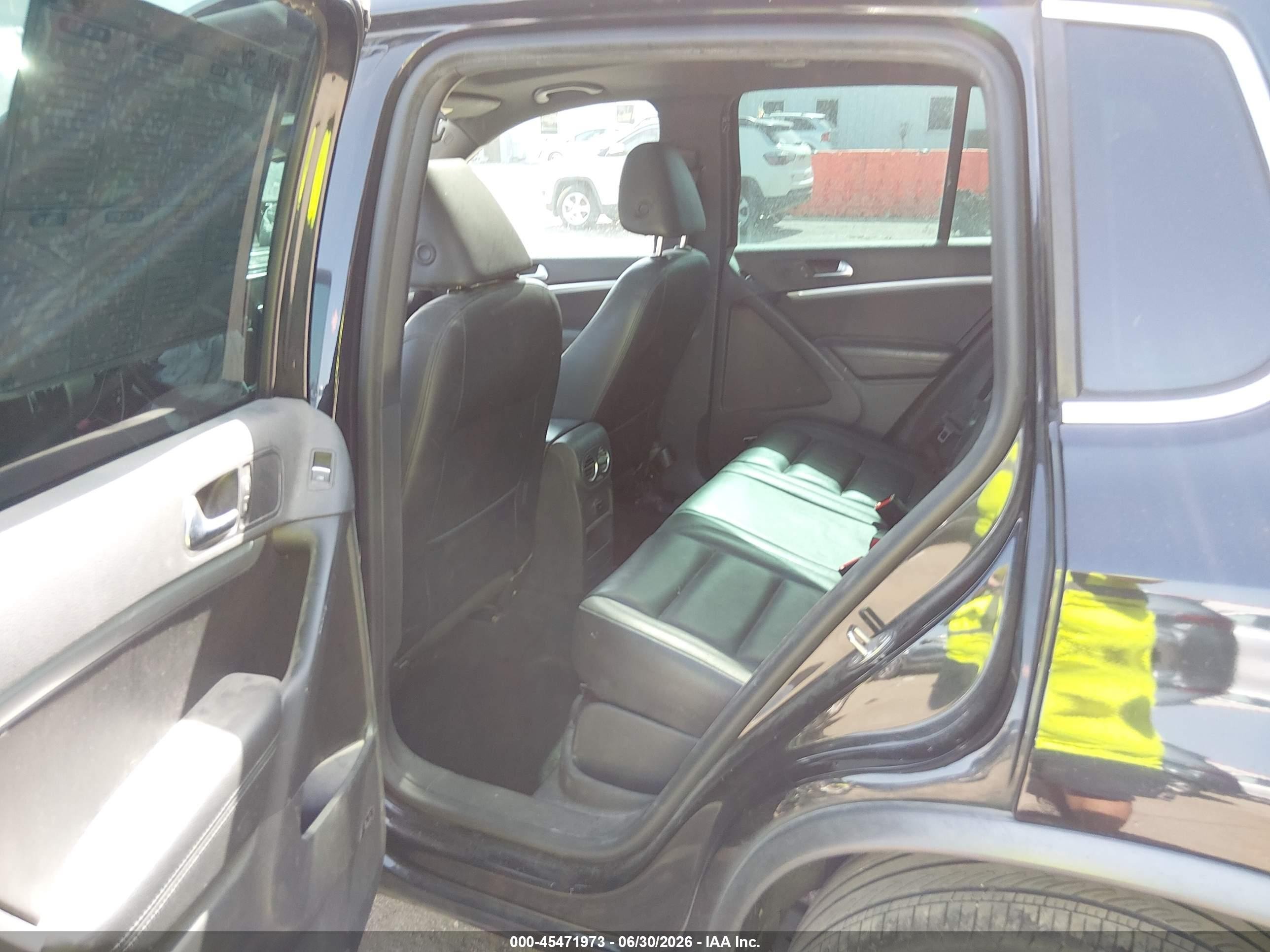 2014 Volkswagen Tiguan R-line Black vin: WVGAV3AX4EW537697