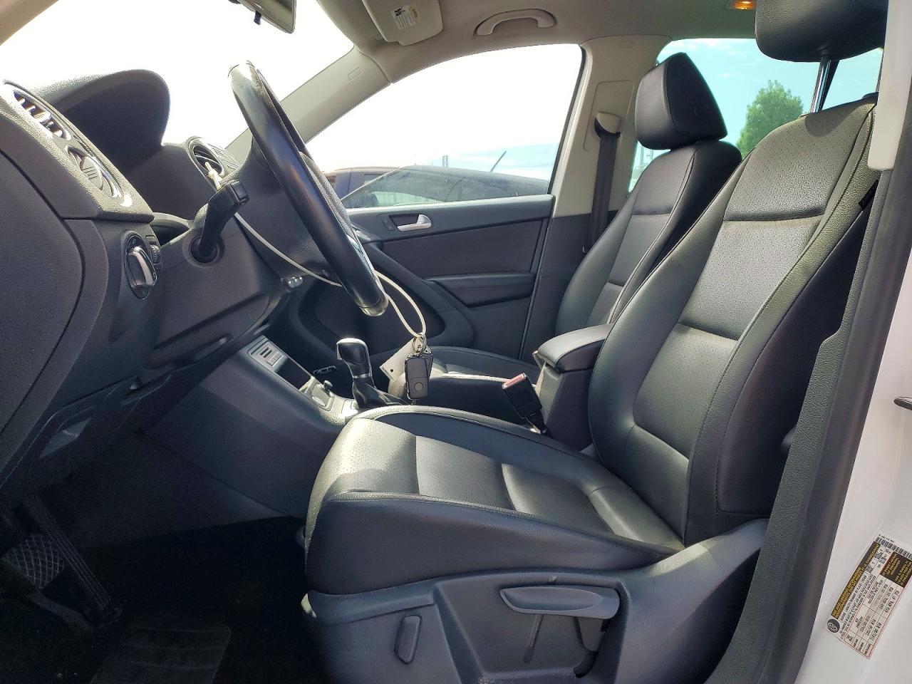 2014 Volkswagen Tiguan S White vin: WVGAV3AX4EW560199