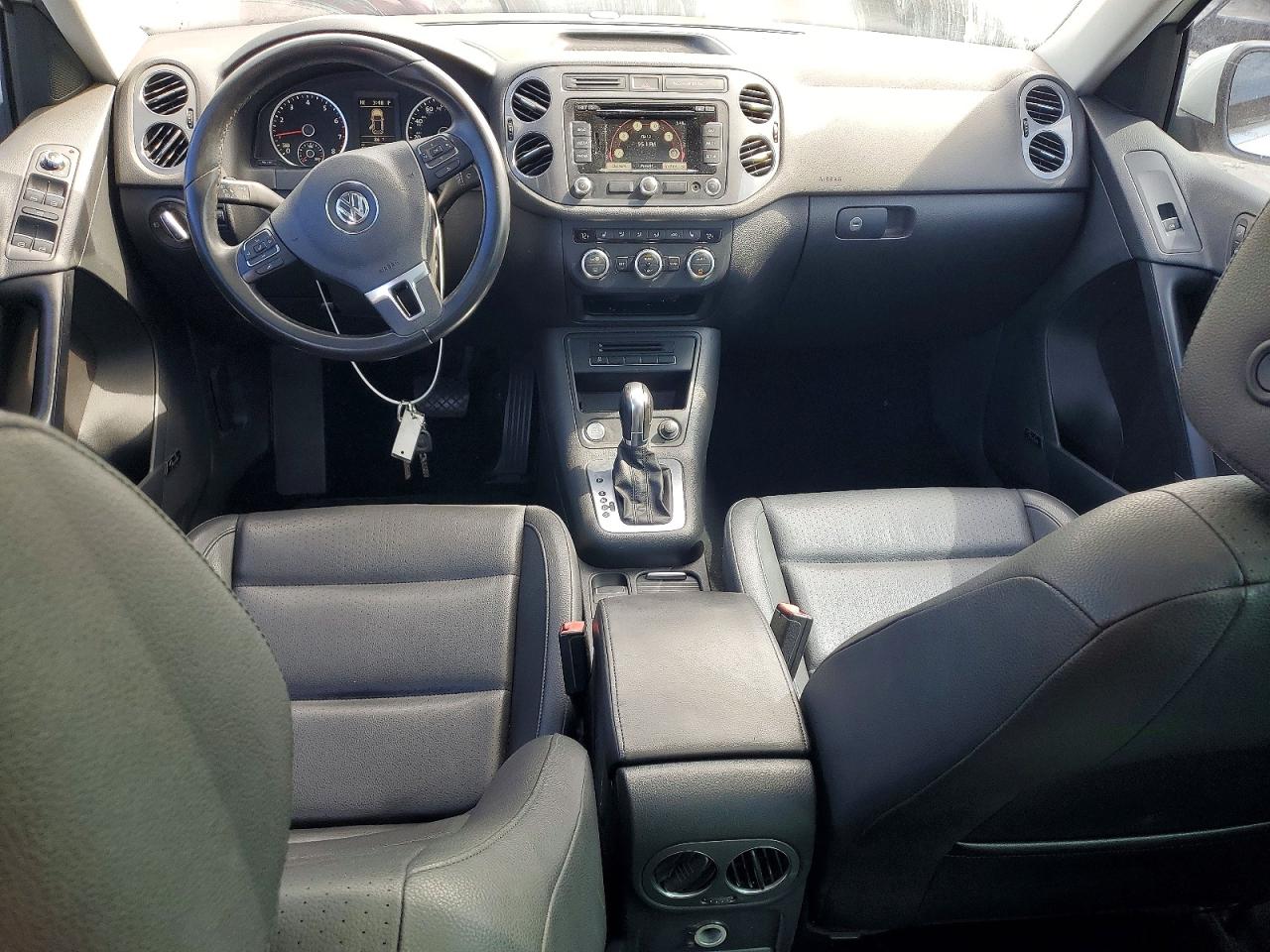 2014 Volkswagen Tiguan S White vin: WVGAV3AX4EW560199