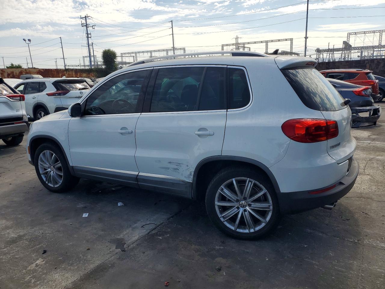 2014 Volkswagen Tiguan S White vin: WVGAV3AX4EW560199