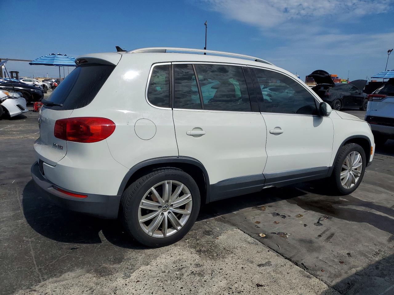 2014 Volkswagen Tiguan S White vin: WVGAV3AX4EW560199