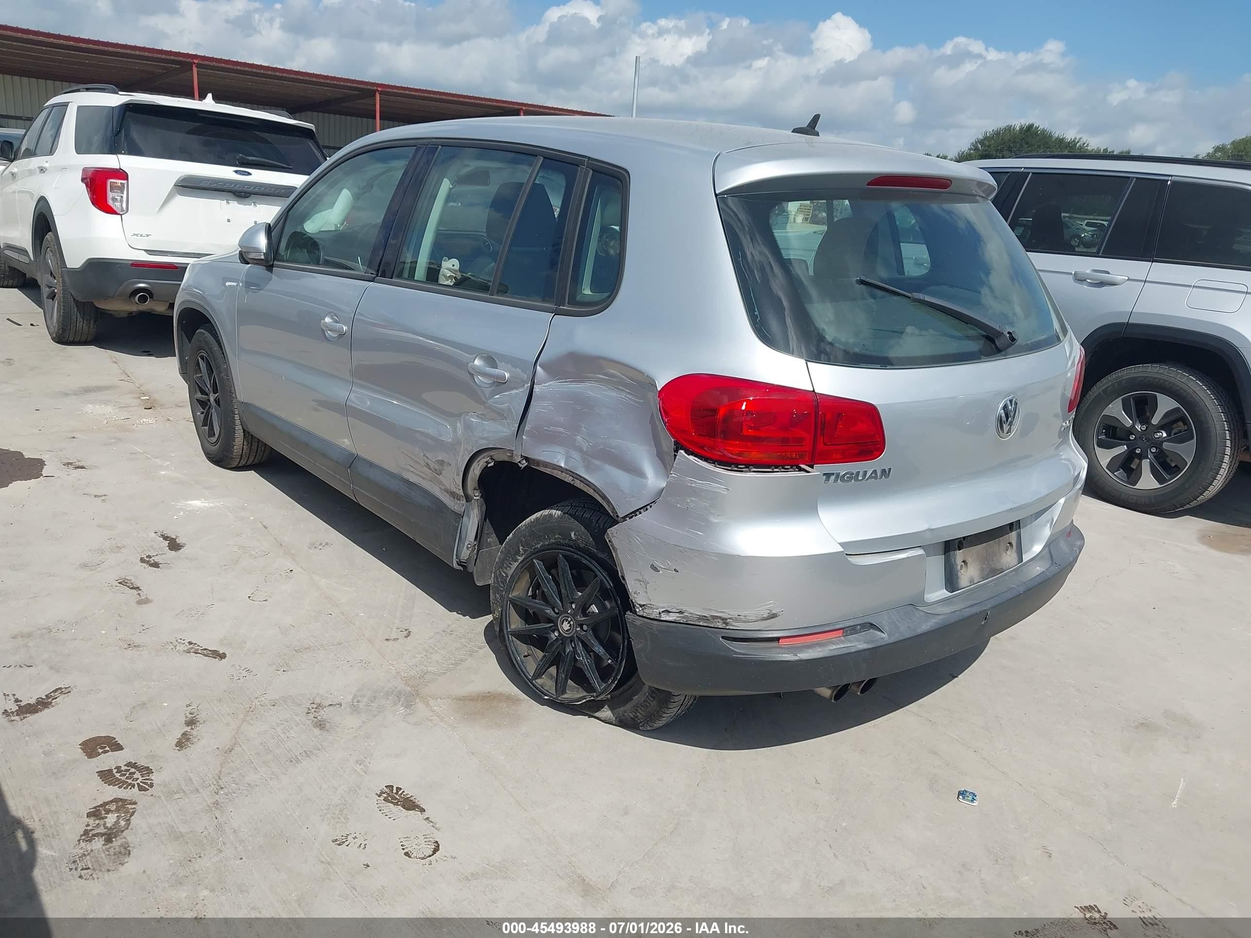 2014 Volkswagen Tiguan S Silver vin: WVGAV3AX4EW596748
