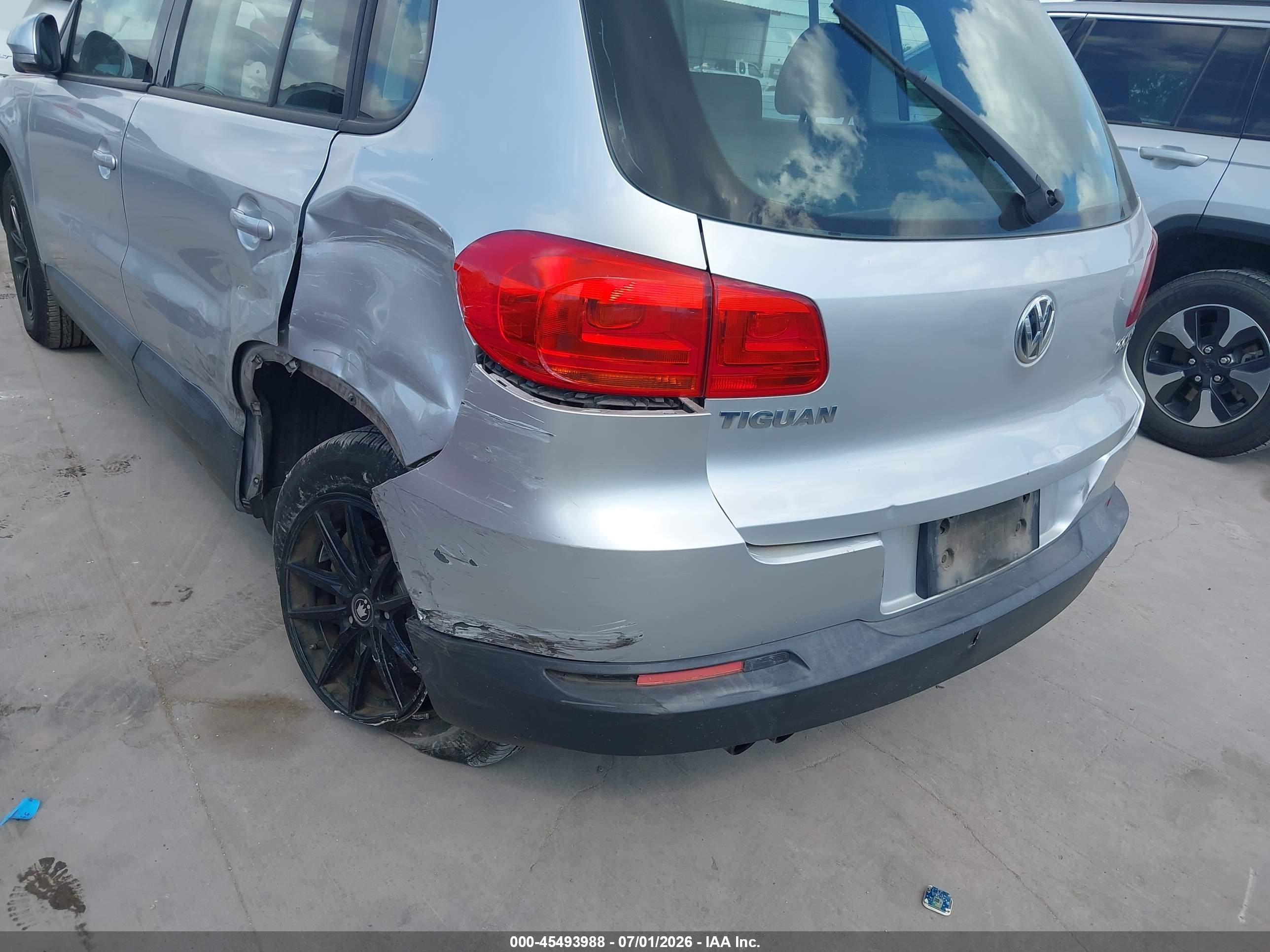 2014 Volkswagen Tiguan S Silver vin: WVGAV3AX4EW596748