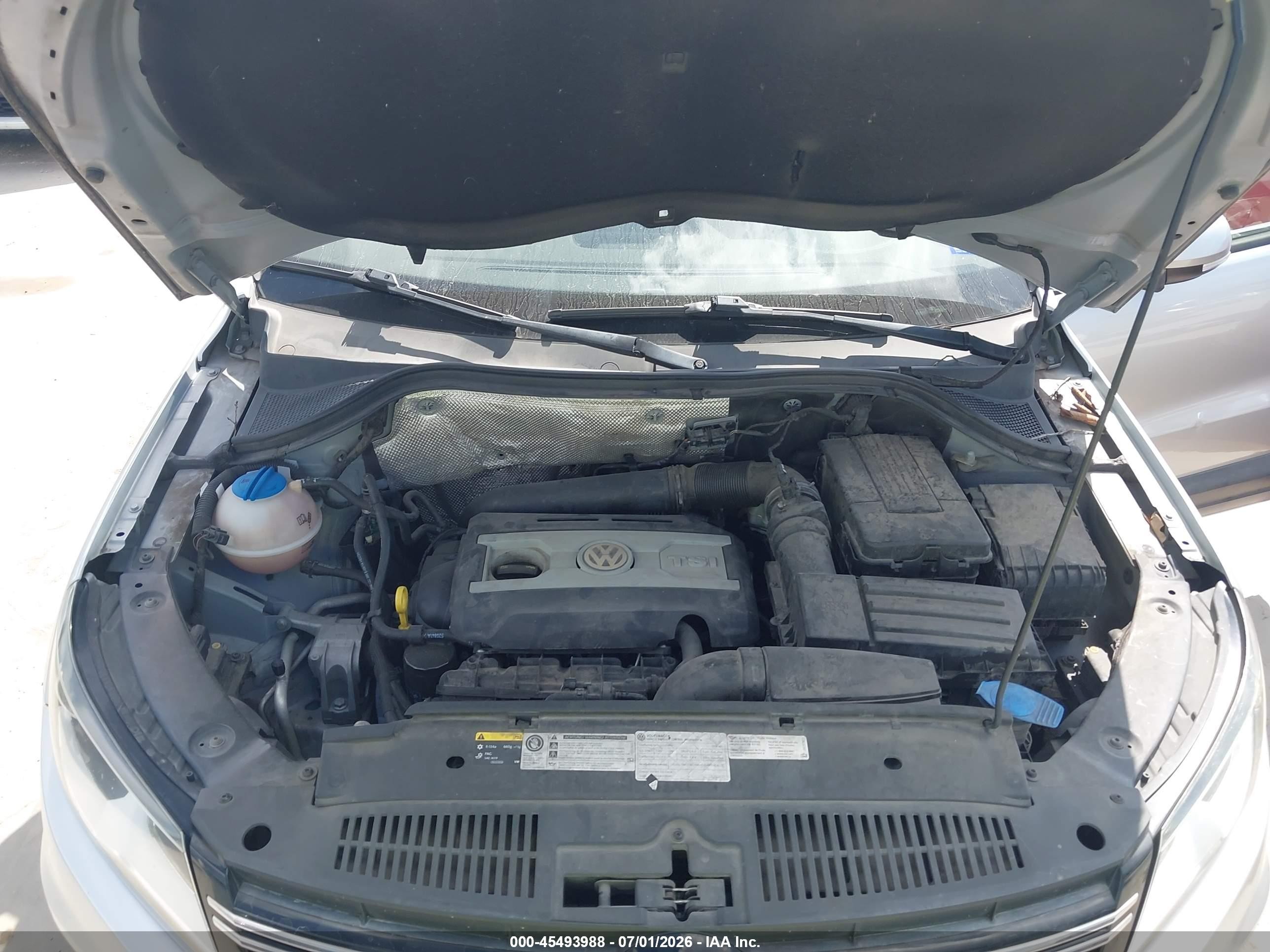 2014 Volkswagen Tiguan S Silver vin: WVGAV3AX4EW596748