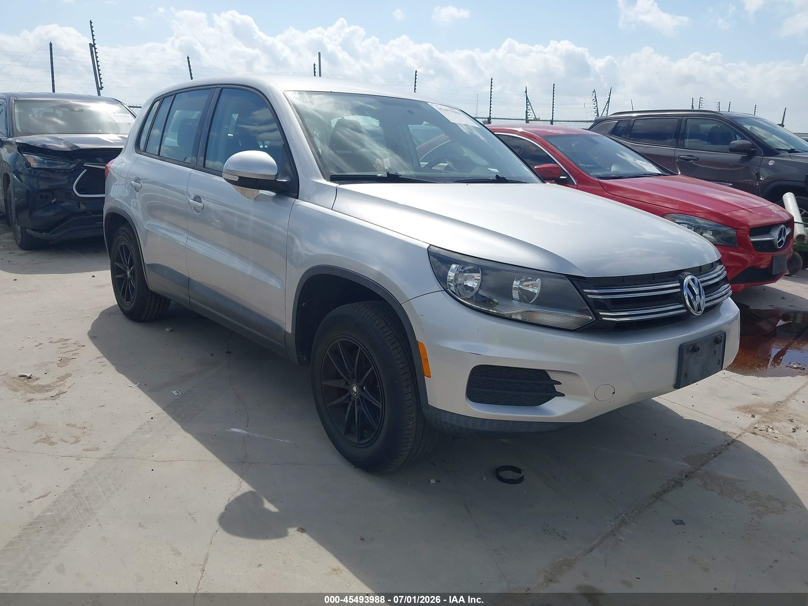 2014 Volkswagen Tiguan S Silver vin: WVGAV3AX4EW596748