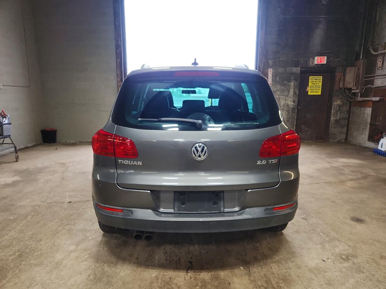 2014 Volkswagen Tiguan S Gray vin: WVGAV3AX4EW616514