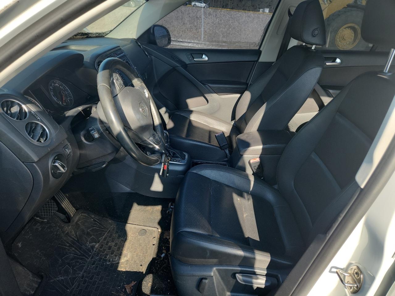 2014 Volkswagen Tiguan S White vin: WVGAV3AX4EW624029