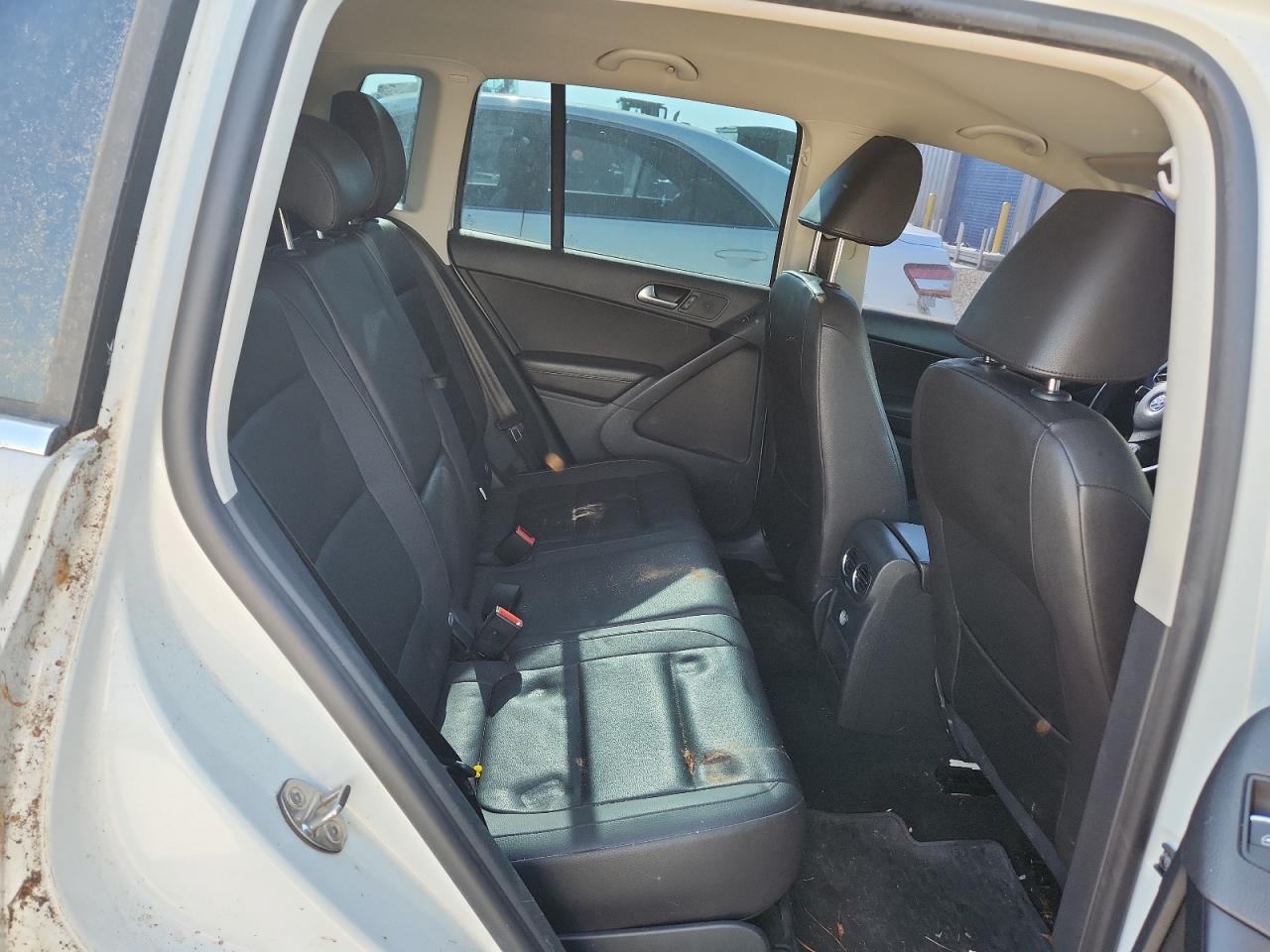 2014 Volkswagen Tiguan S White vin: WVGAV3AX4EW624029
