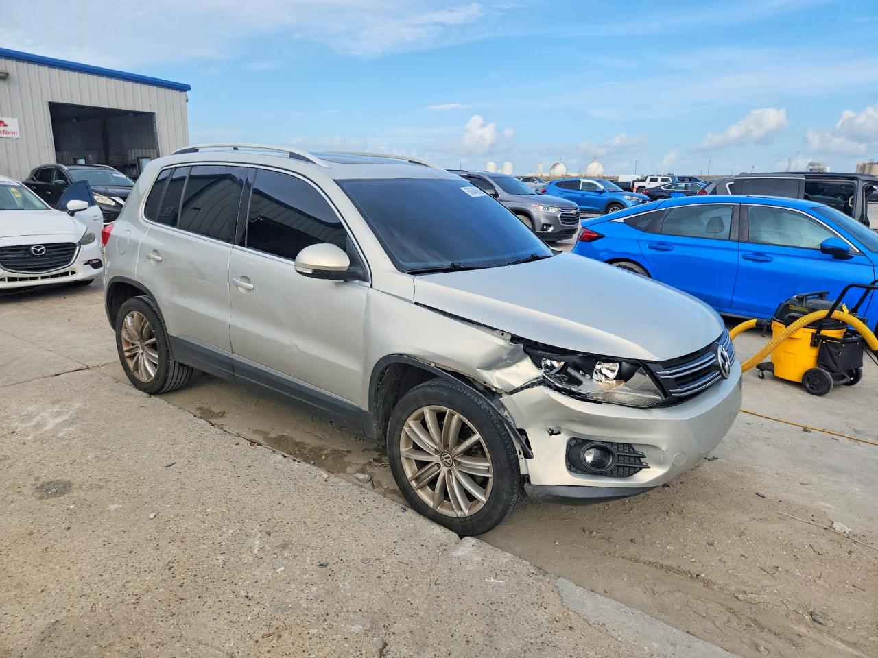 2013 Volkswagen Tiguan S Beige vin: WVGAV3AX5DW617170