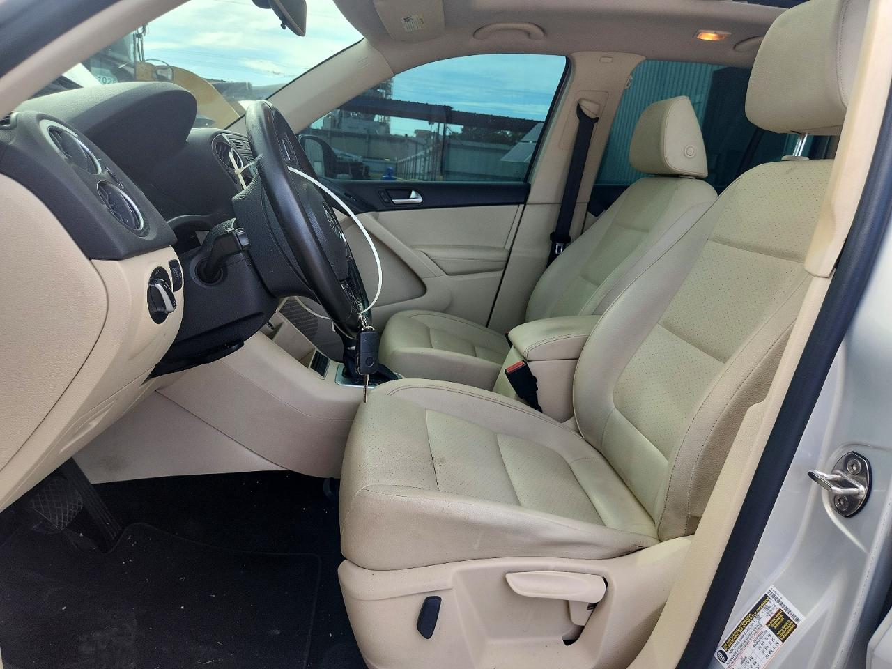 2013 Volkswagen Tiguan S Beige vin: WVGAV3AX5DW617170