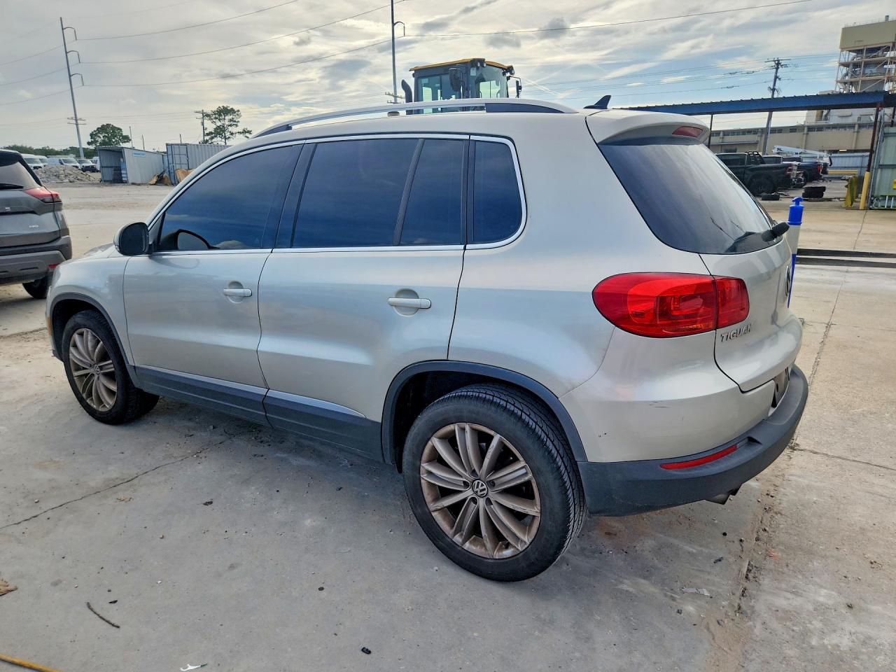 2013 Volkswagen Tiguan S Beige vin: WVGAV3AX5DW617170
