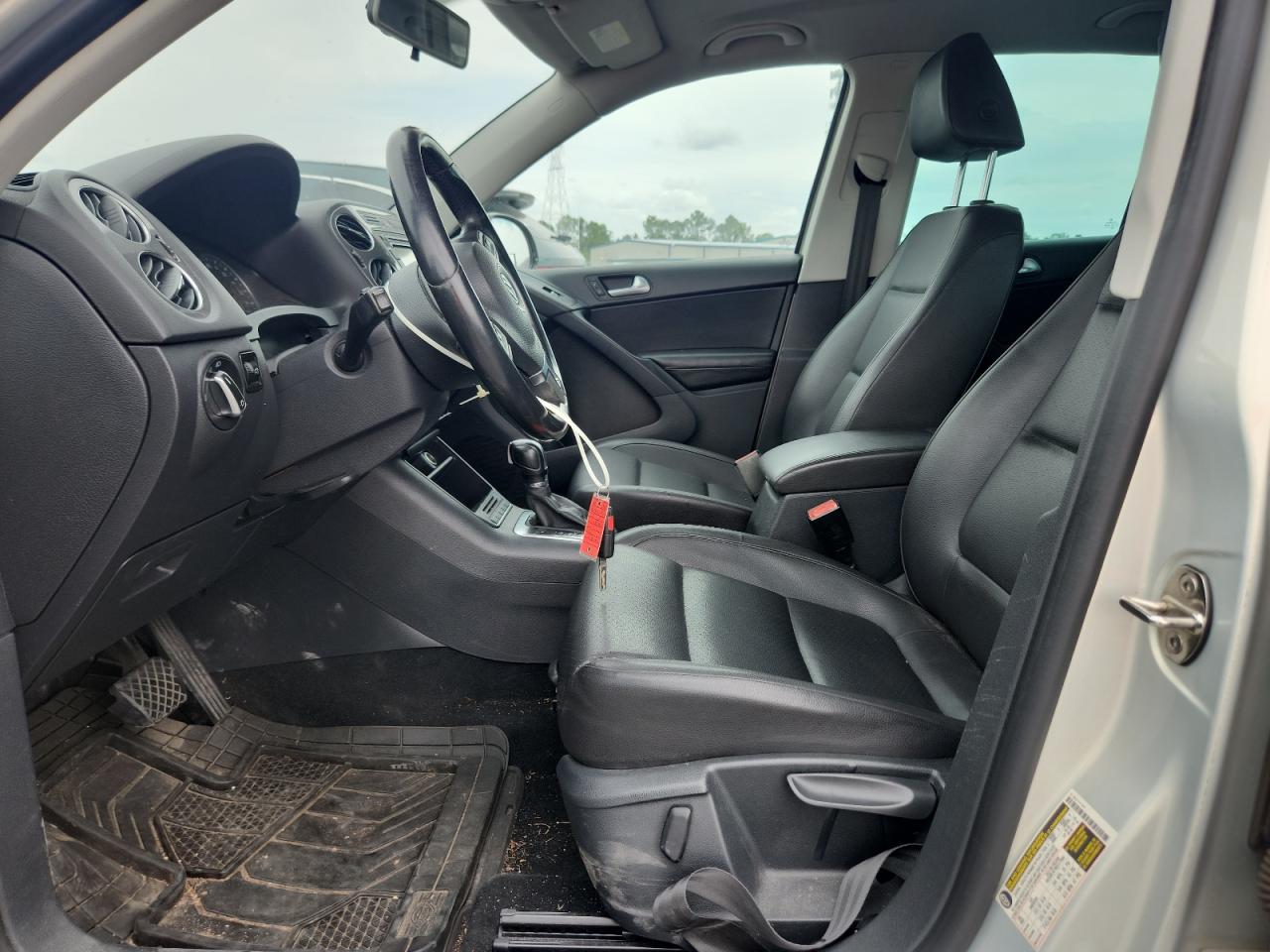 2013 Volkswagen Tiguan S Silver vin: WVGAV3AX5DW617248