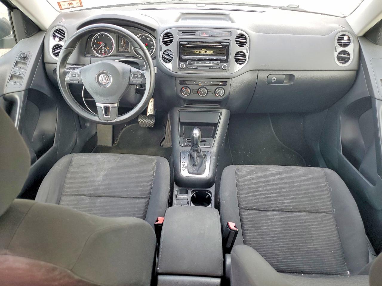 2014 Volkswagen Tiguan S Silver vin: WVGAV3AX5EW507026
