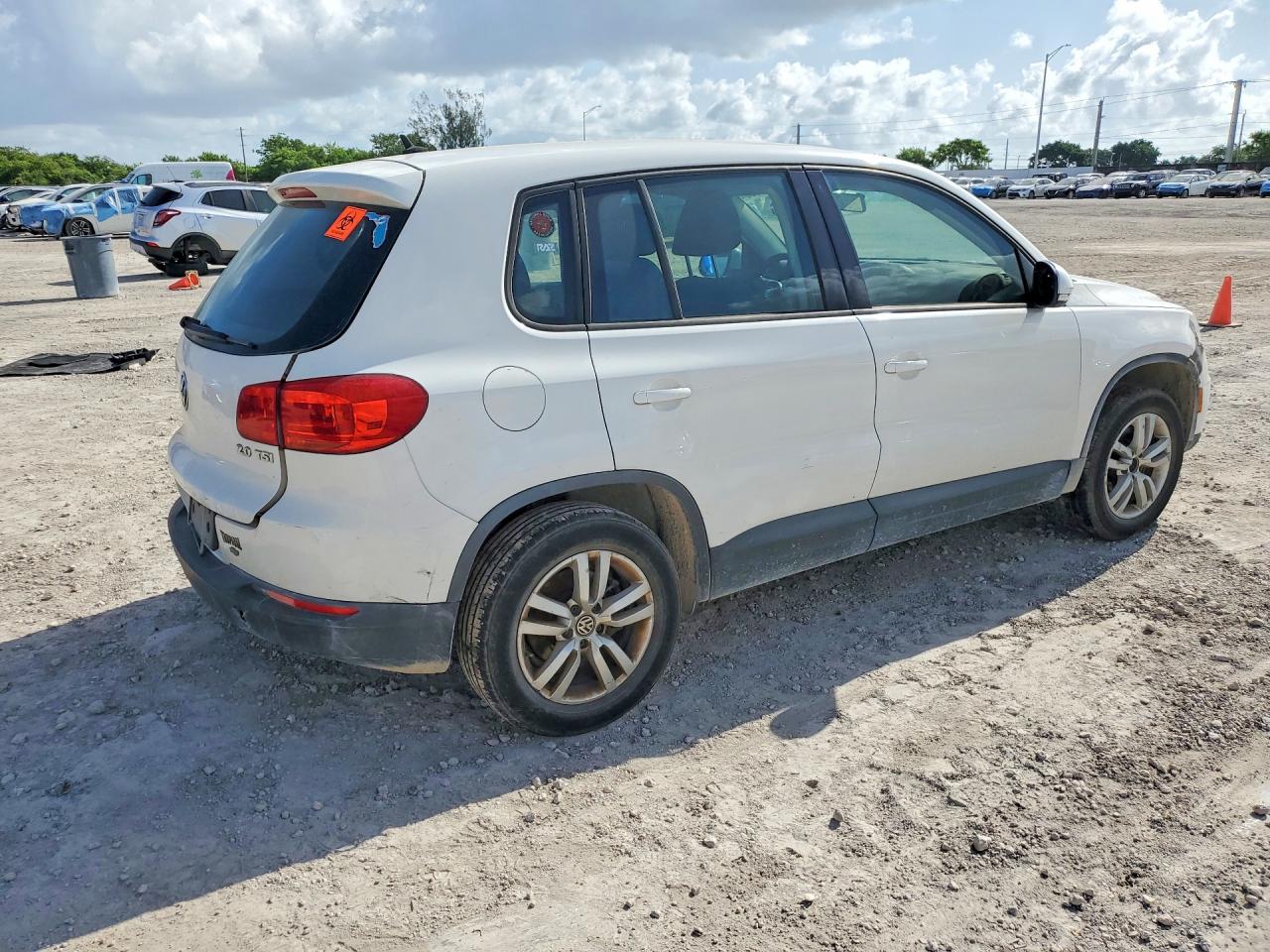 2014 Volkswagen Tiguan S Белый vin: WVGAV3AX5EW542665