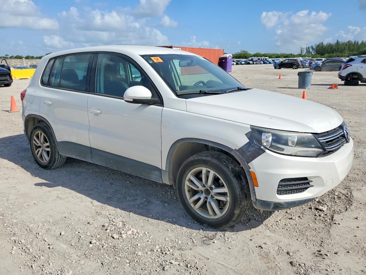 2014 Volkswagen Tiguan S Белый vin: WVGAV3AX5EW542665