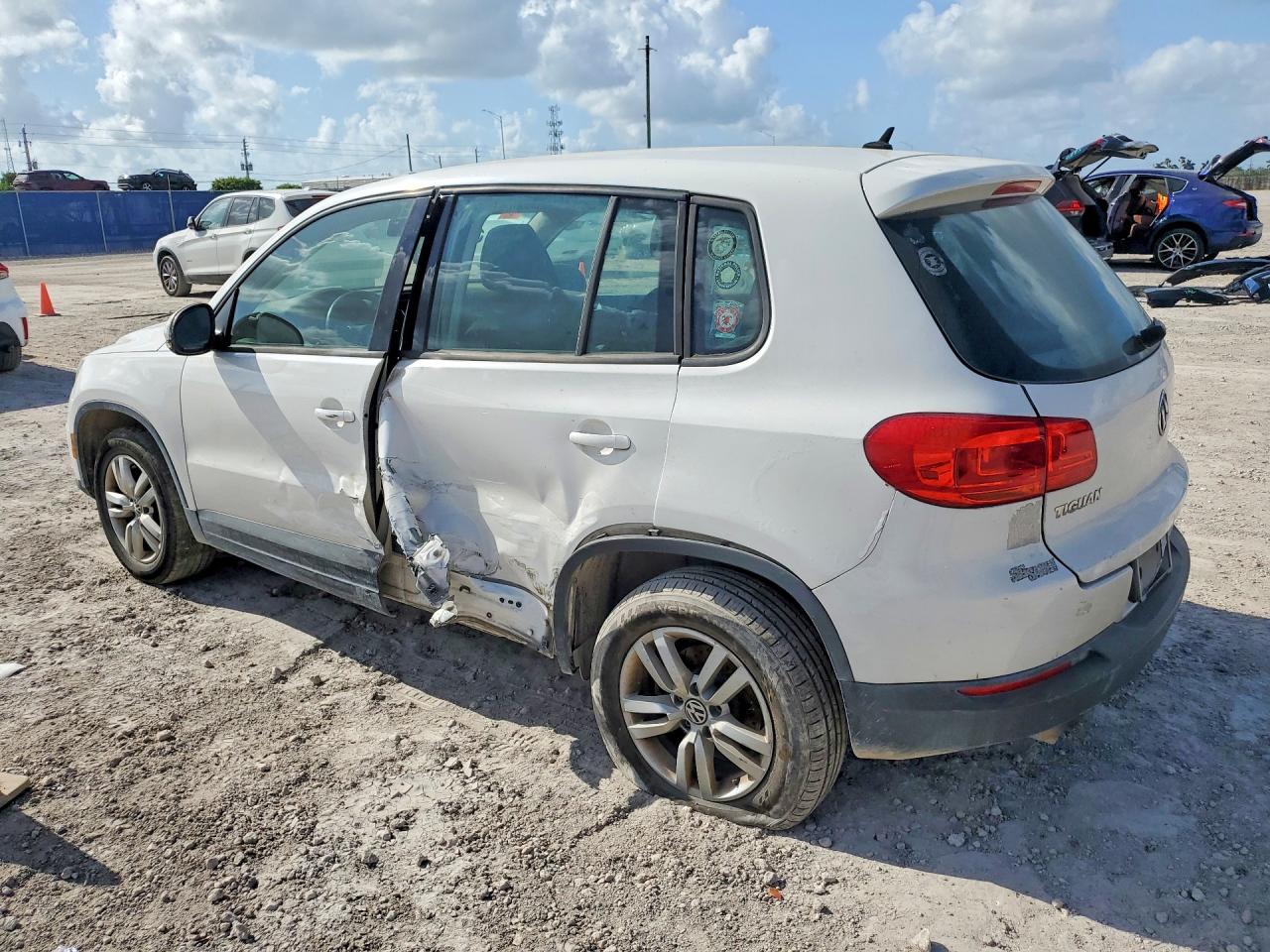 2014 Volkswagen Tiguan S Белый vin: WVGAV3AX5EW542665