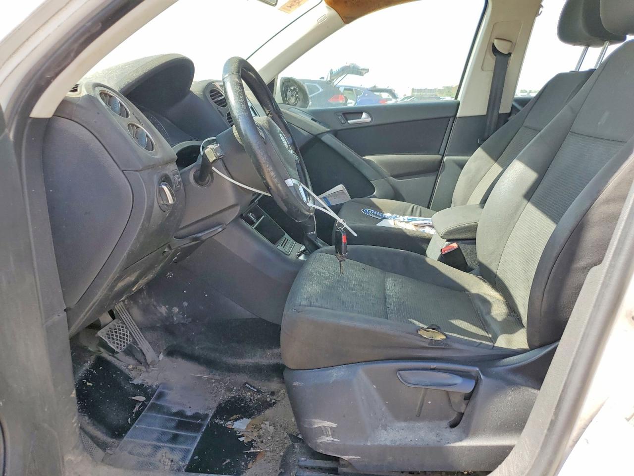 2014 Volkswagen Tiguan S Белый vin: WVGAV3AX5EW542665