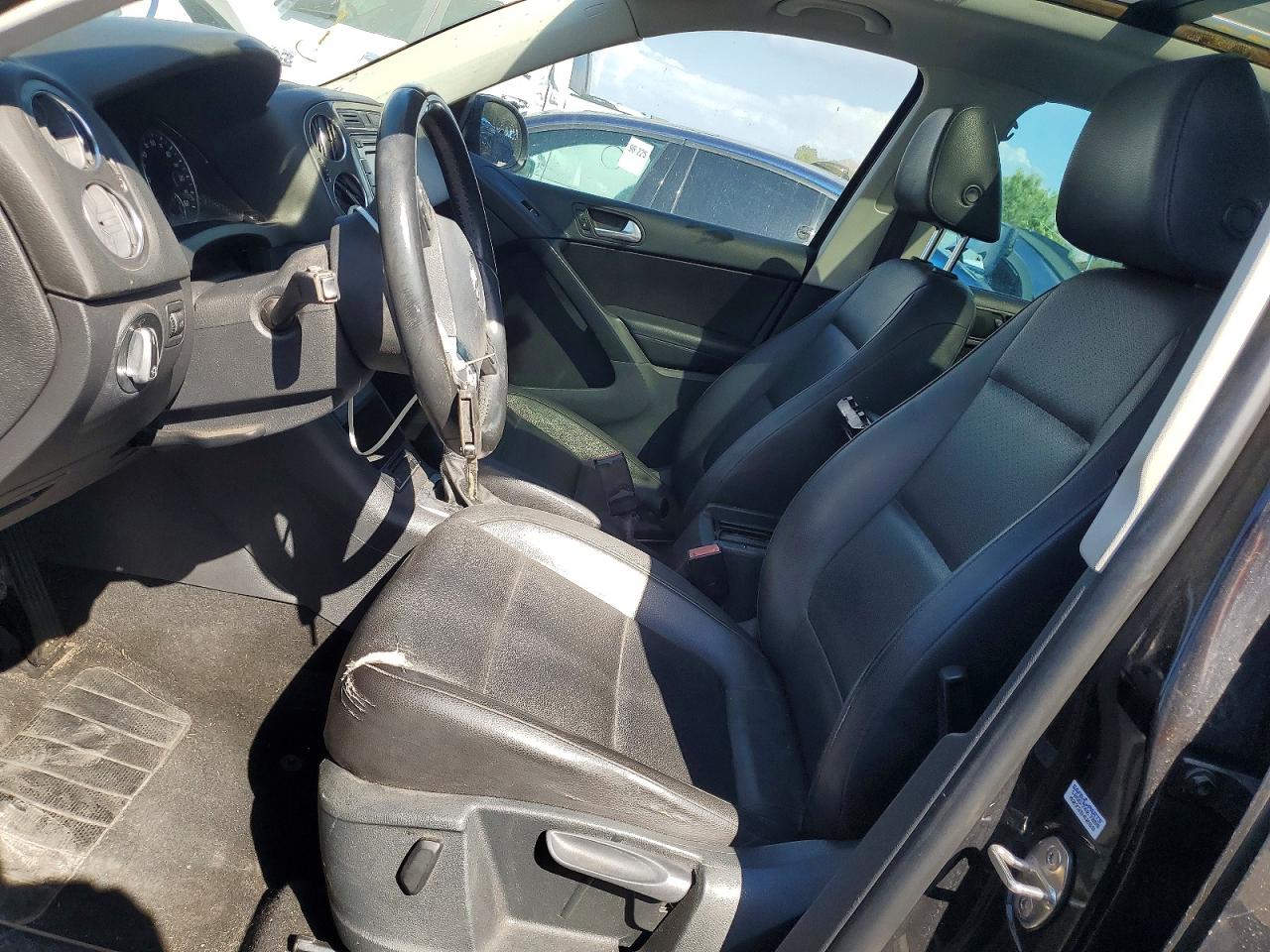 2013 Volkswagen Tiguan S Черный vin: WVGAV3AX6DW598659