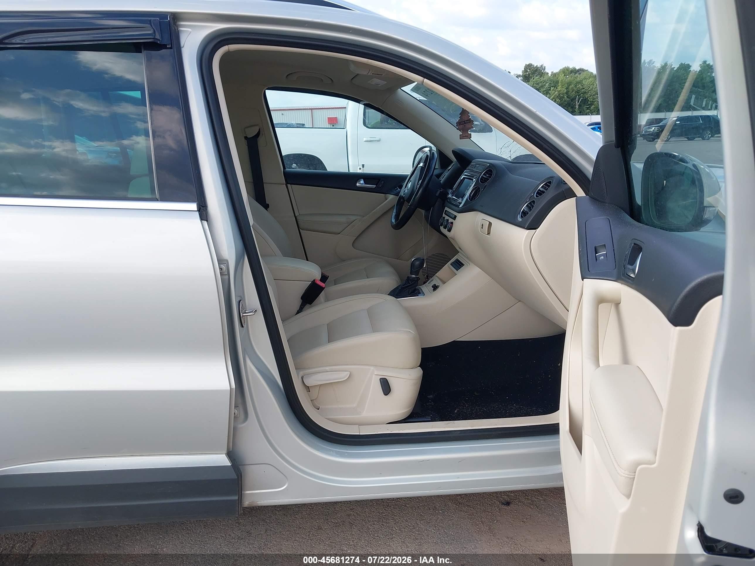 2014 Volkswagen Tiguan Se Silver vin: WVGAV3AX6EW521422