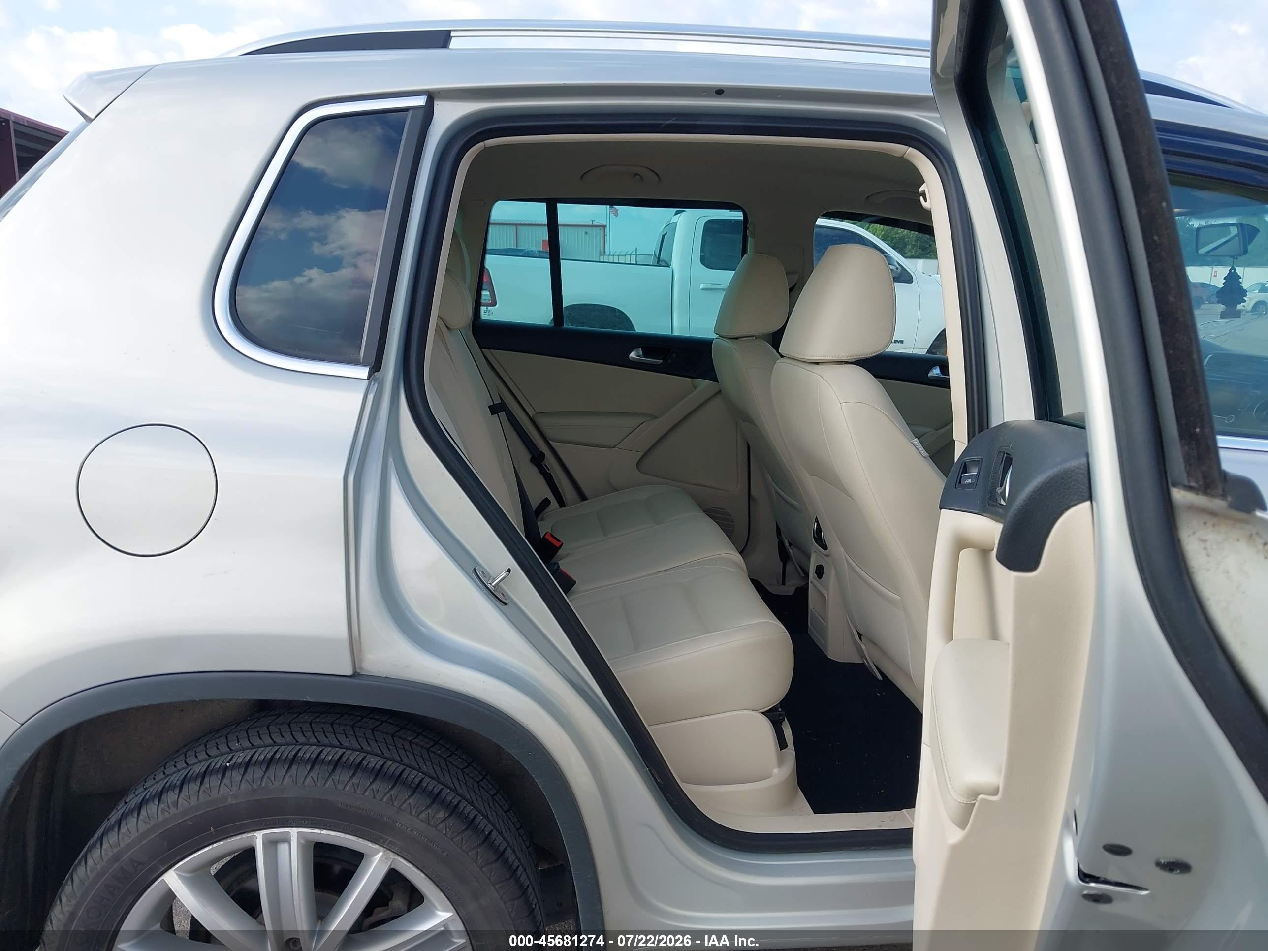 2014 Volkswagen Tiguan Se Silver vin: WVGAV3AX6EW521422