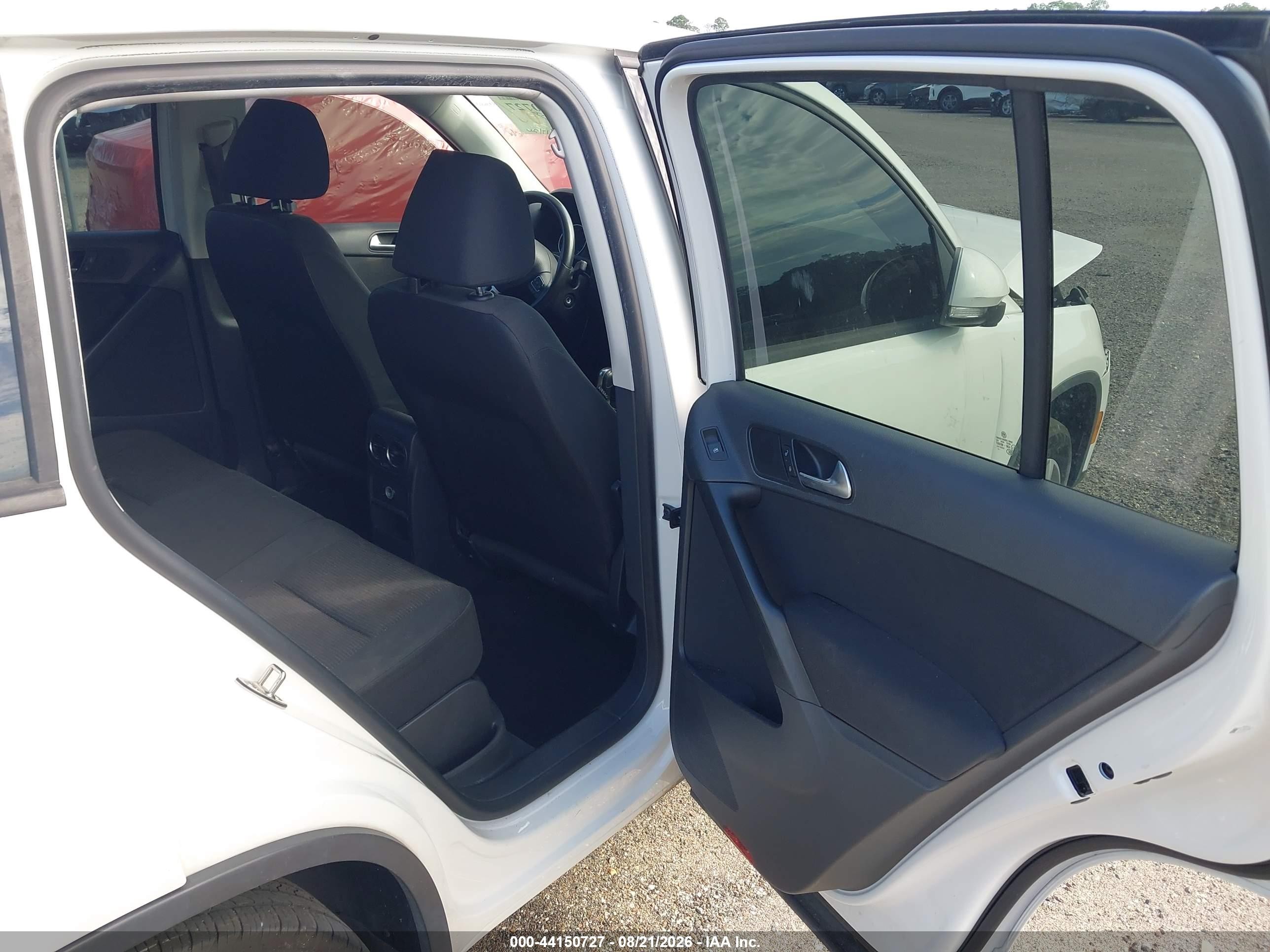 2014 Volkswagen Tiguan S White vin: WVGAV3AX6EW521808