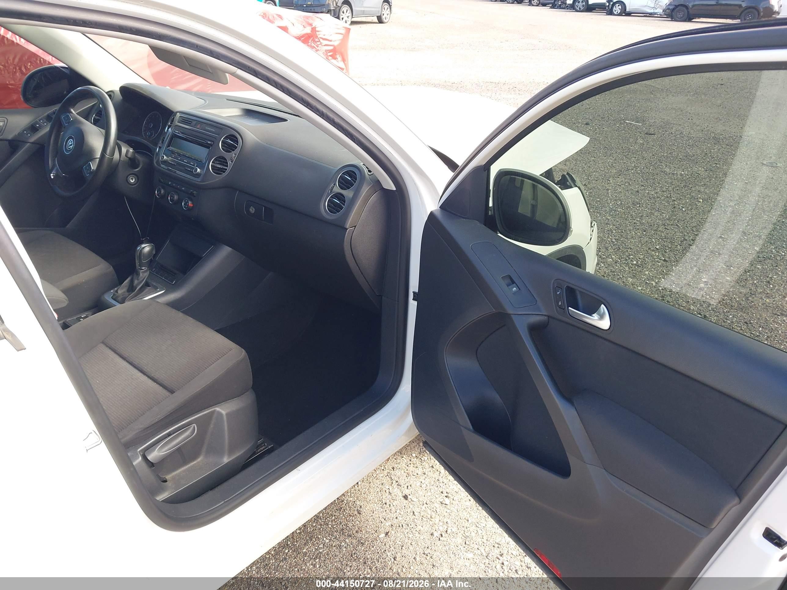 2014 Volkswagen Tiguan S White vin: WVGAV3AX6EW521808