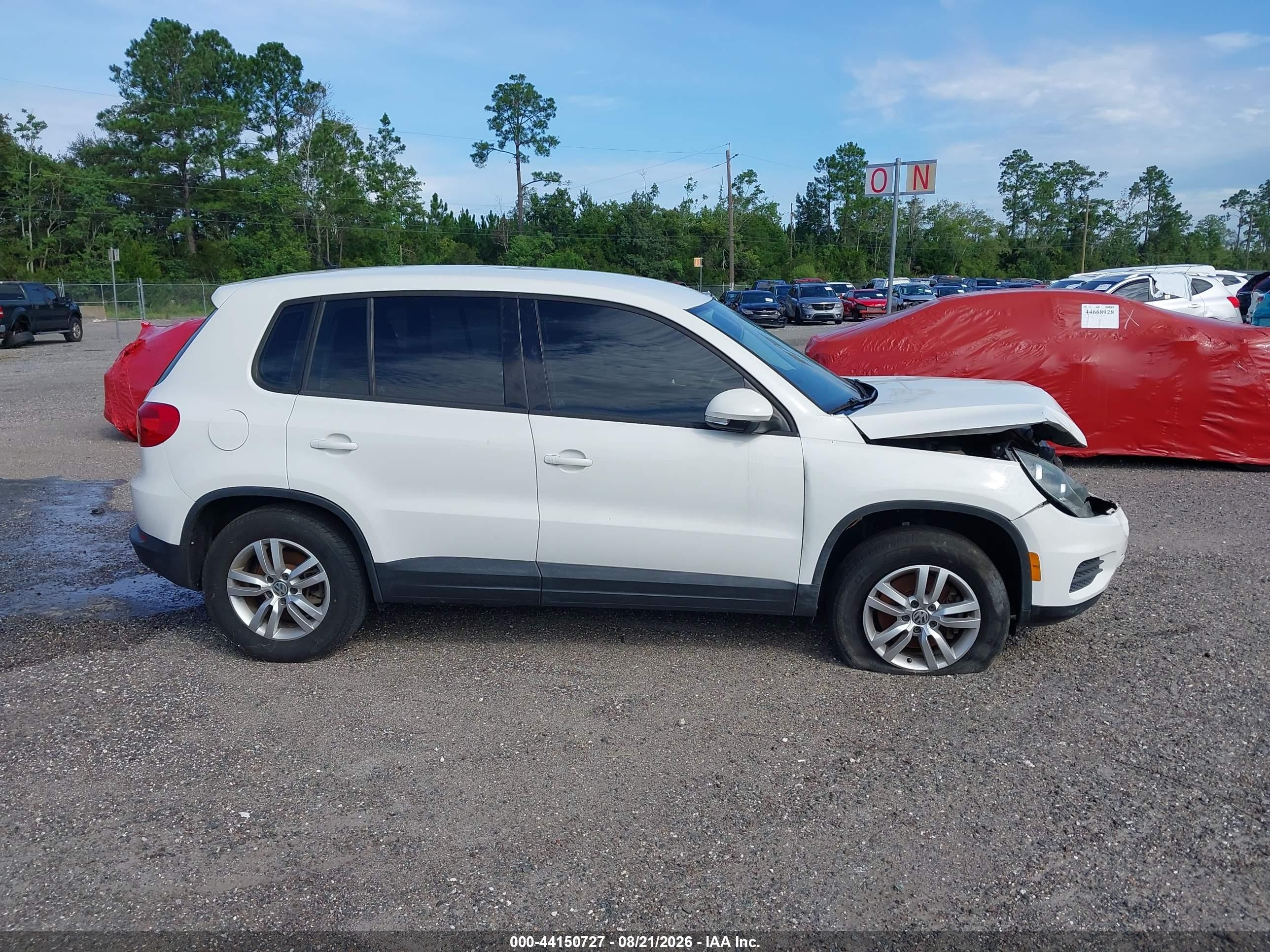 2014 Volkswagen Tiguan S White vin: WVGAV3AX6EW521808