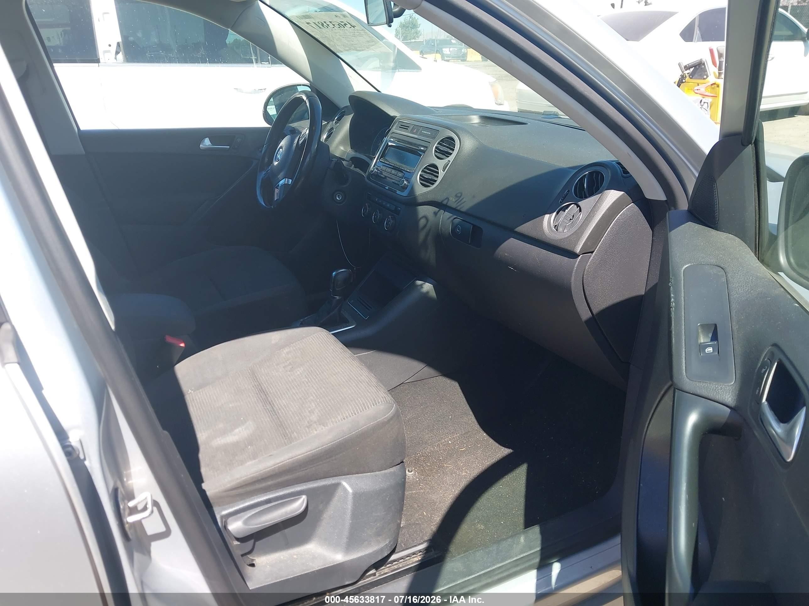 2014 Volkswagen Tiguan S Silver vin: WVGAV3AX6EW534865
