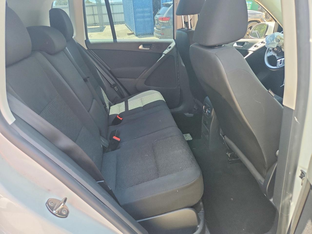 2014 Volkswagen Tiguan S White vin: WVGAV3AX6EW625795