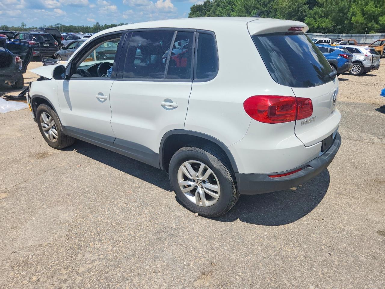 2014 Volkswagen Tiguan S White vin: WVGAV3AX6EW625795