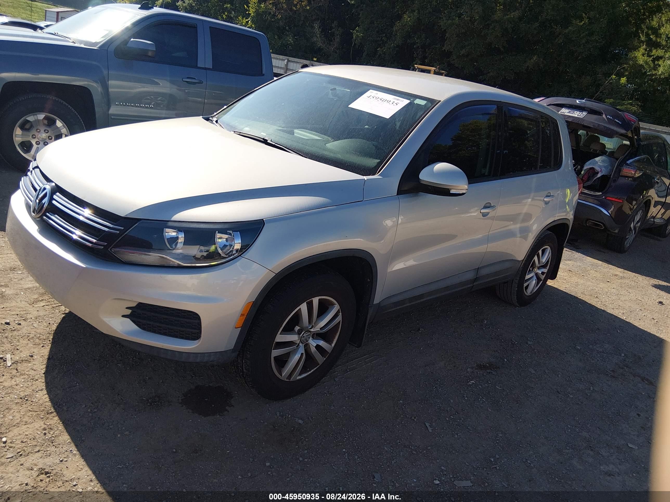 2013 Volkswagen Tiguan S Silver vin: WVGAV3AX7DW562740