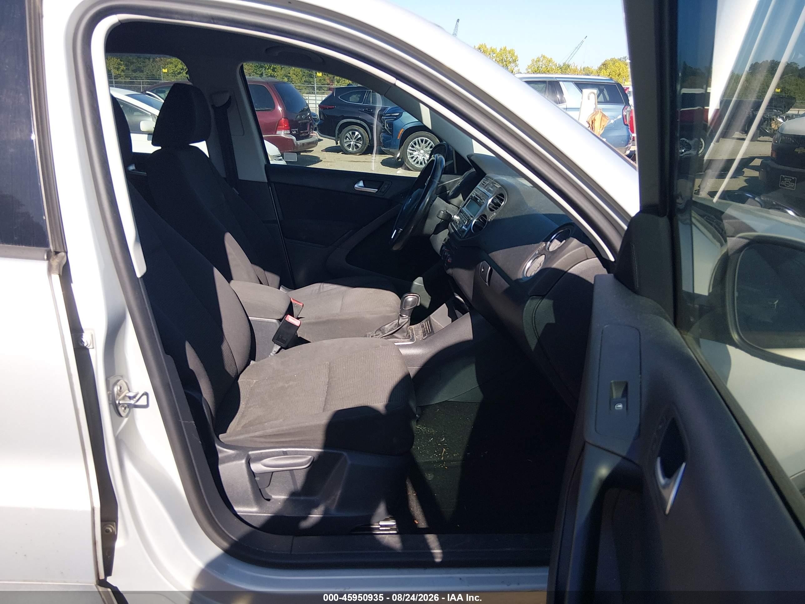 2013 Volkswagen Tiguan S Silver vin: WVGAV3AX7DW562740