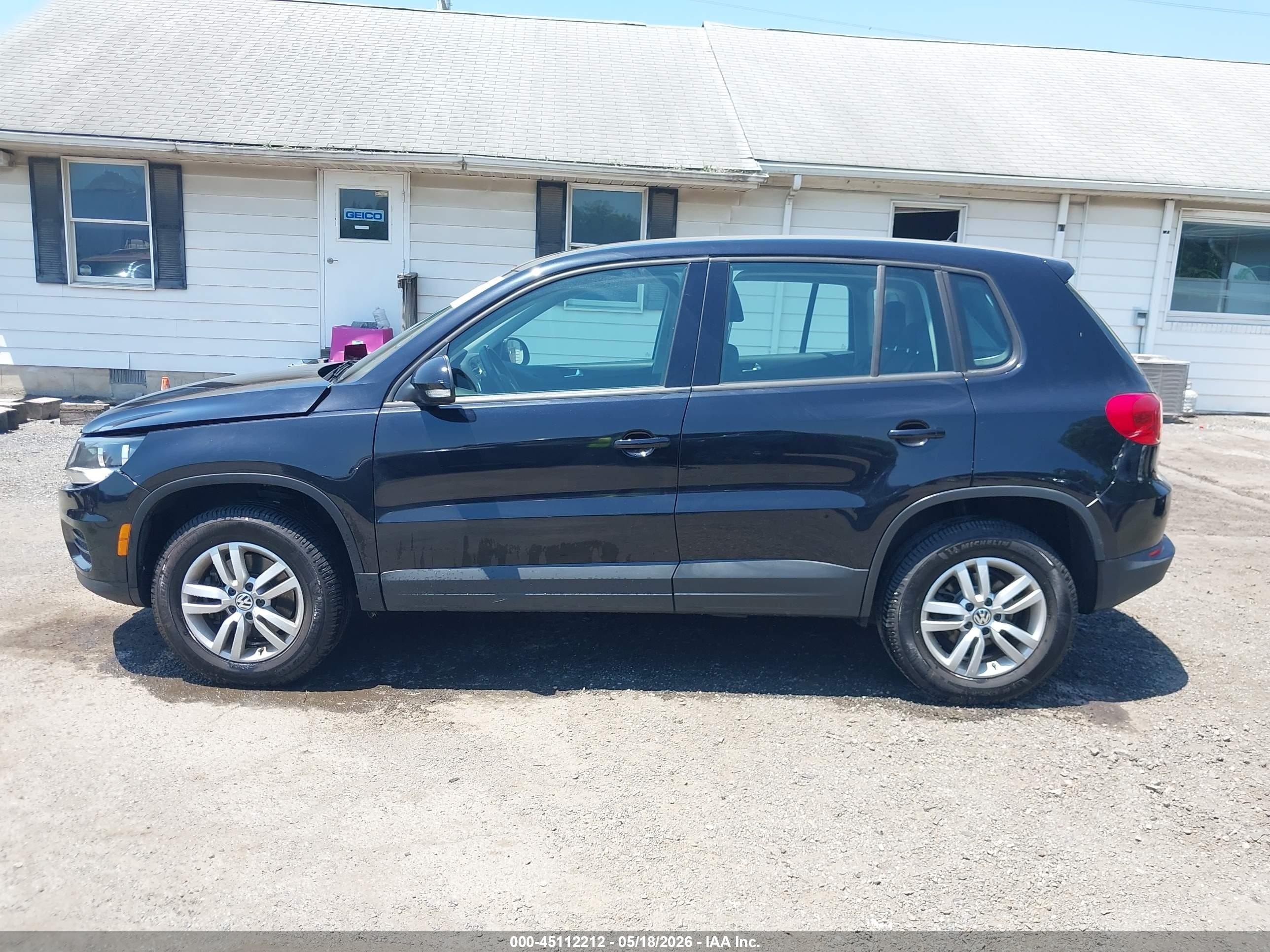 2013 Volkswagen Tiguan S/se/sel Черный vin: WVGAV3AX7DW601102