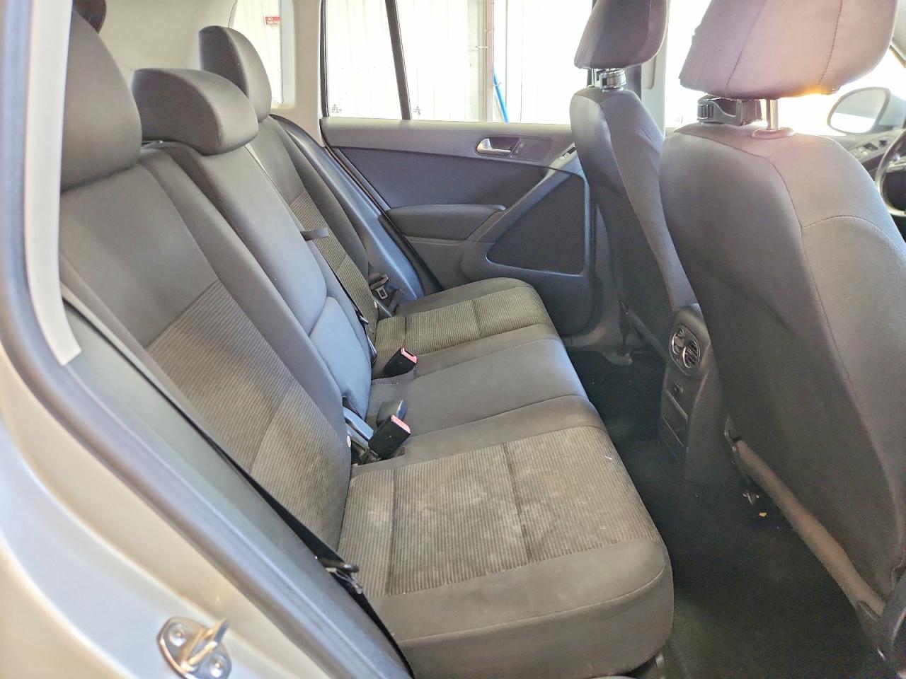 2013 Volkswagen Tiguan S Silver vin: WVGAV3AX7DW618031